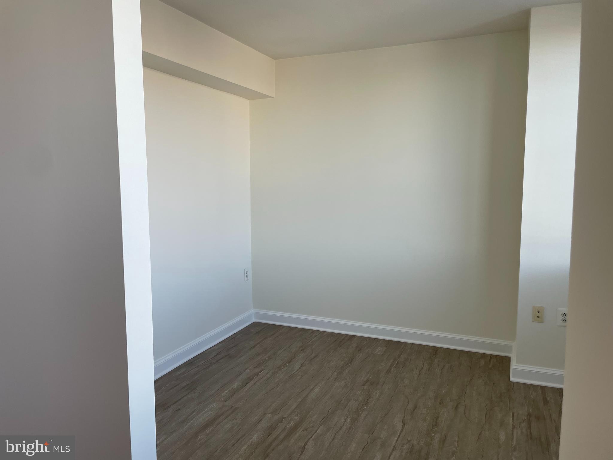 MIDTOWN ALEXANDRIA STATION CONDOMINIUM - Residential Lease