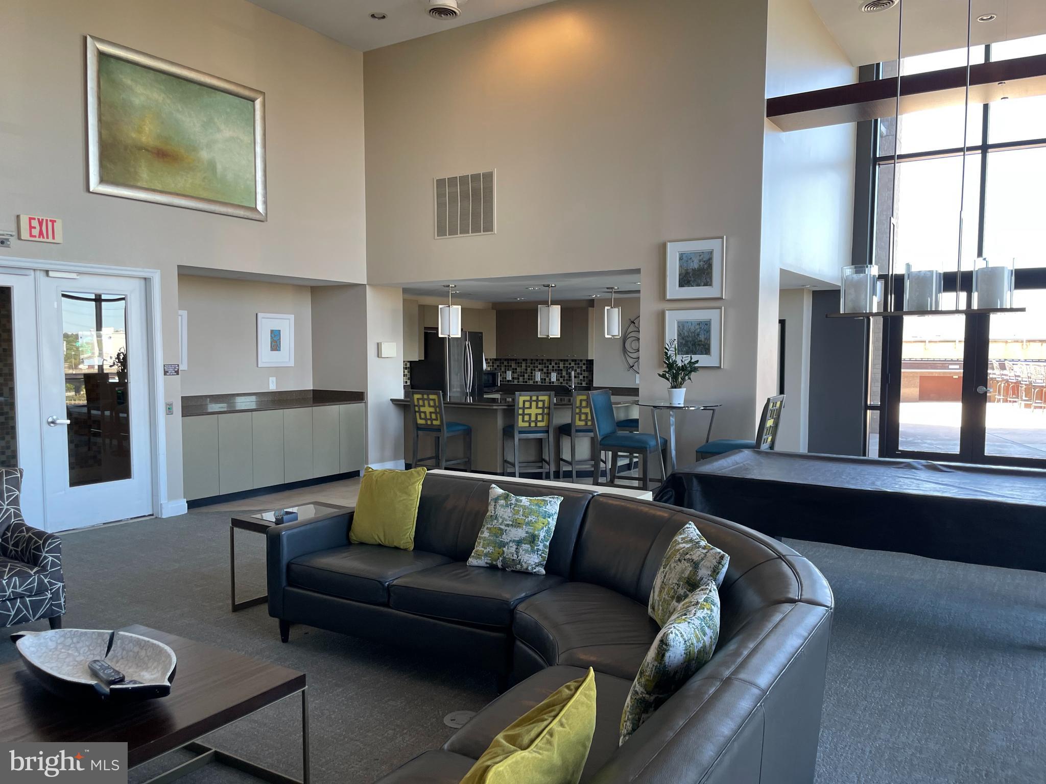 MIDTOWN ALEXANDRIA STATION CONDOMINIUM - Residential Lease