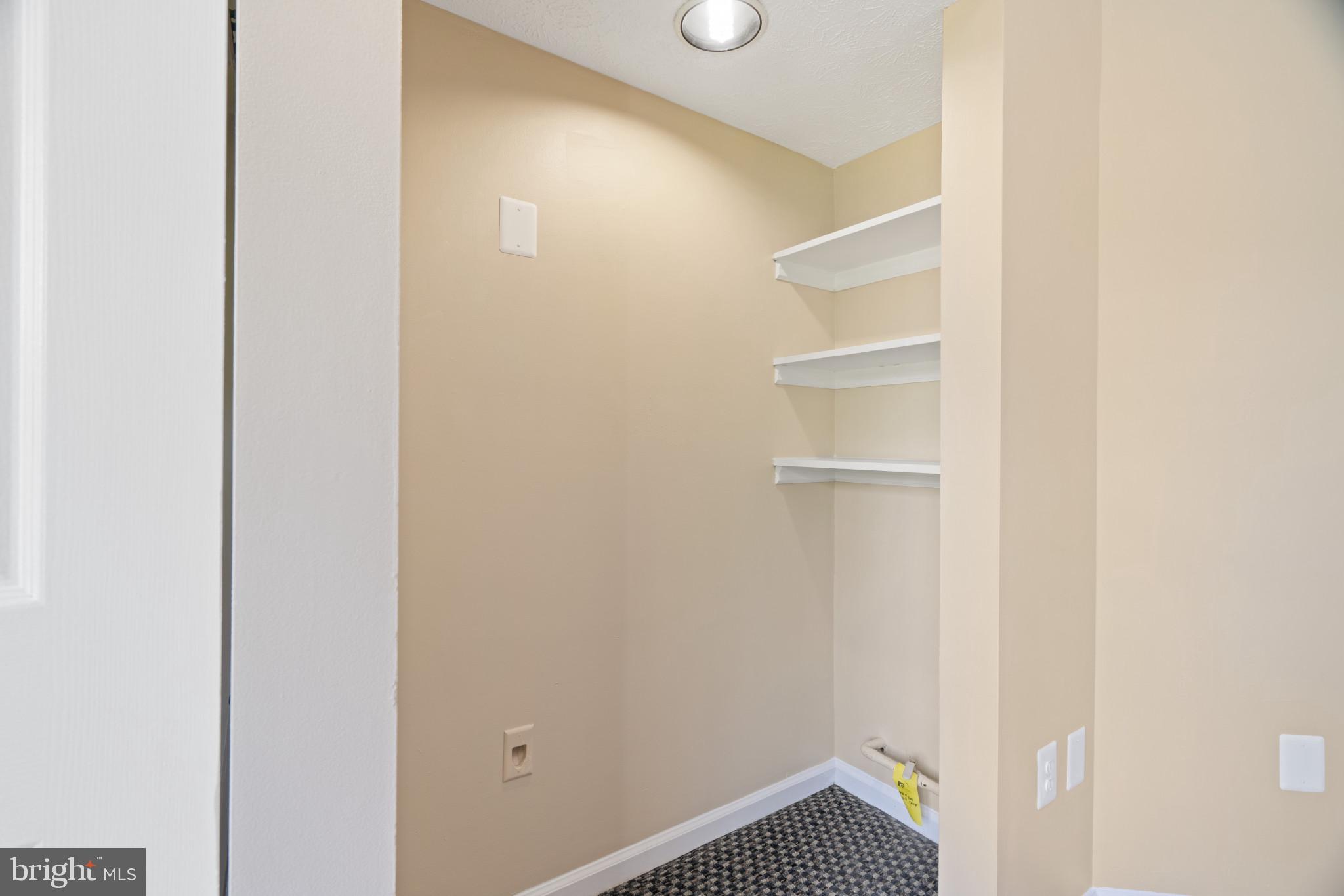 WATERS EDGE AT NORTH LAKE - Residential