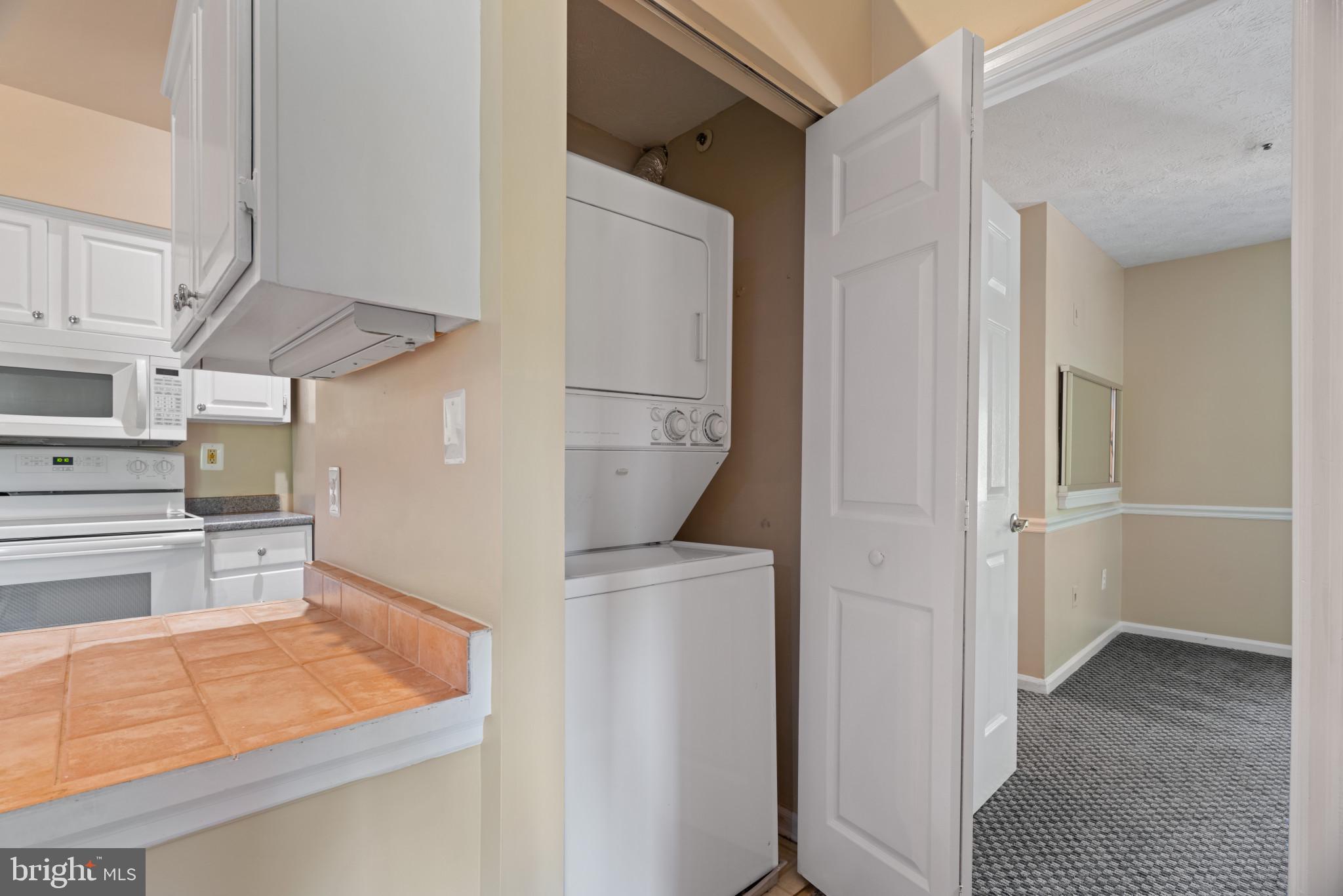 WATERS EDGE AT NORTH LAKE - Residential