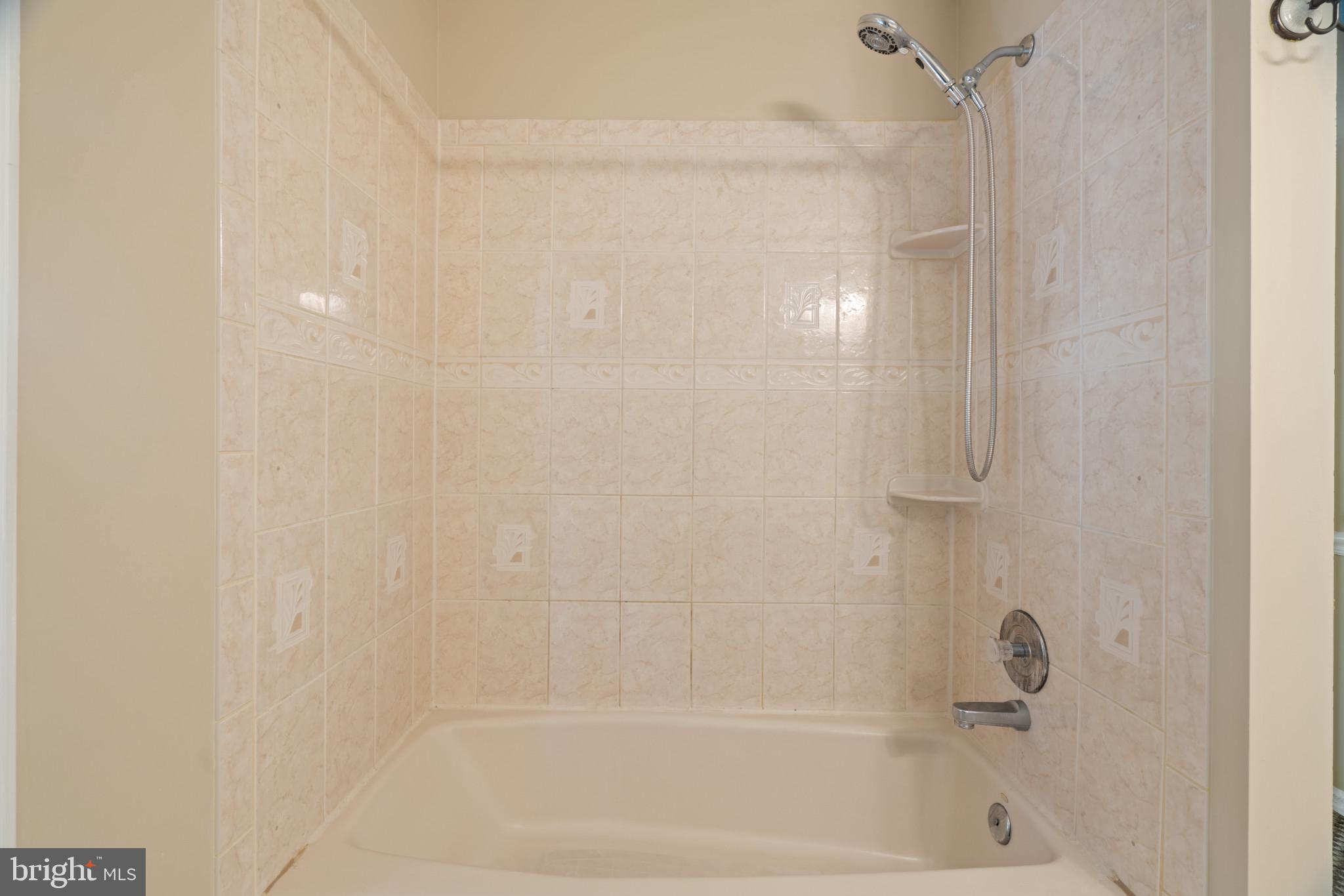 WATERS EDGE AT NORTH LAKE - Residential