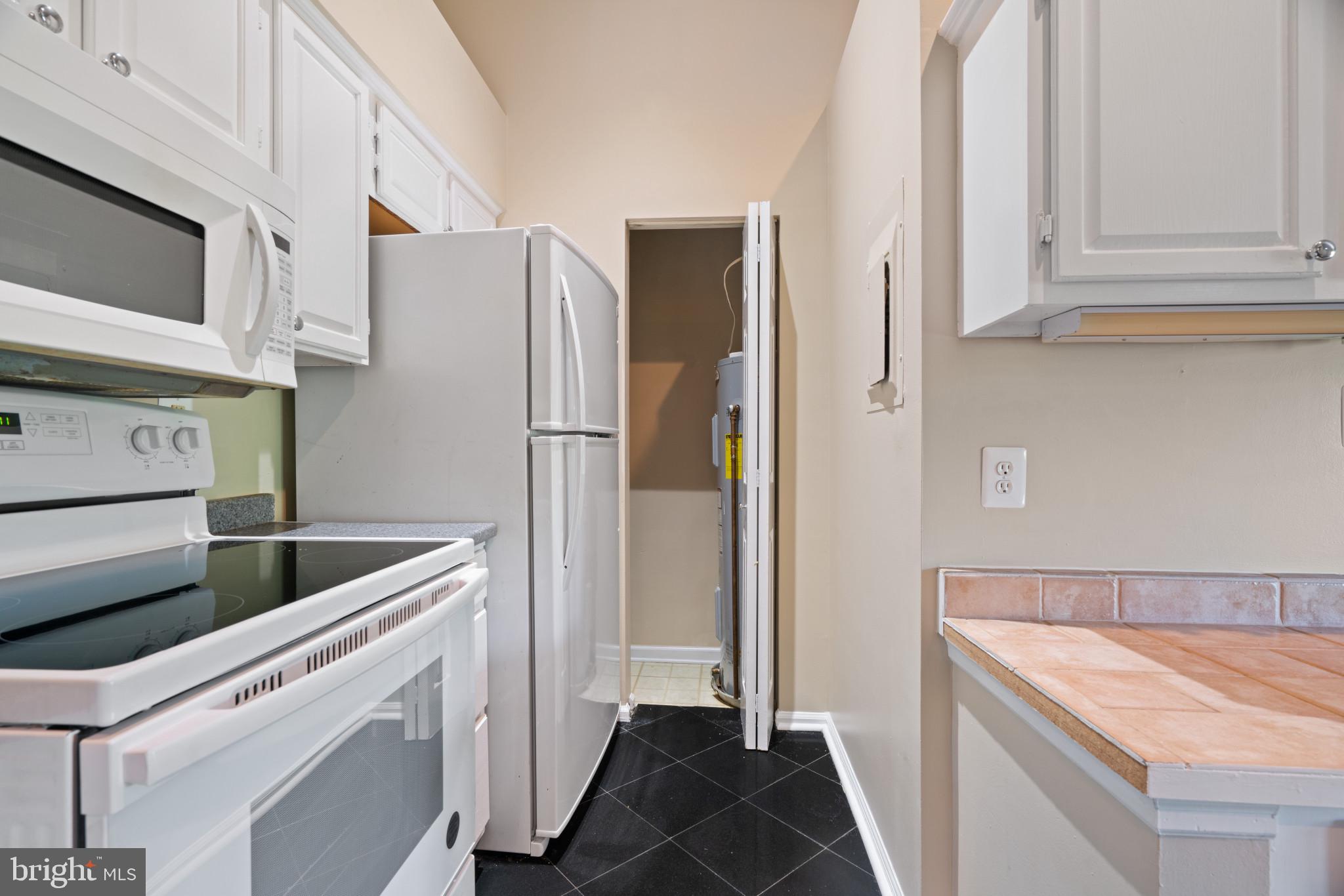 WATERS EDGE AT NORTH LAKE - Residential