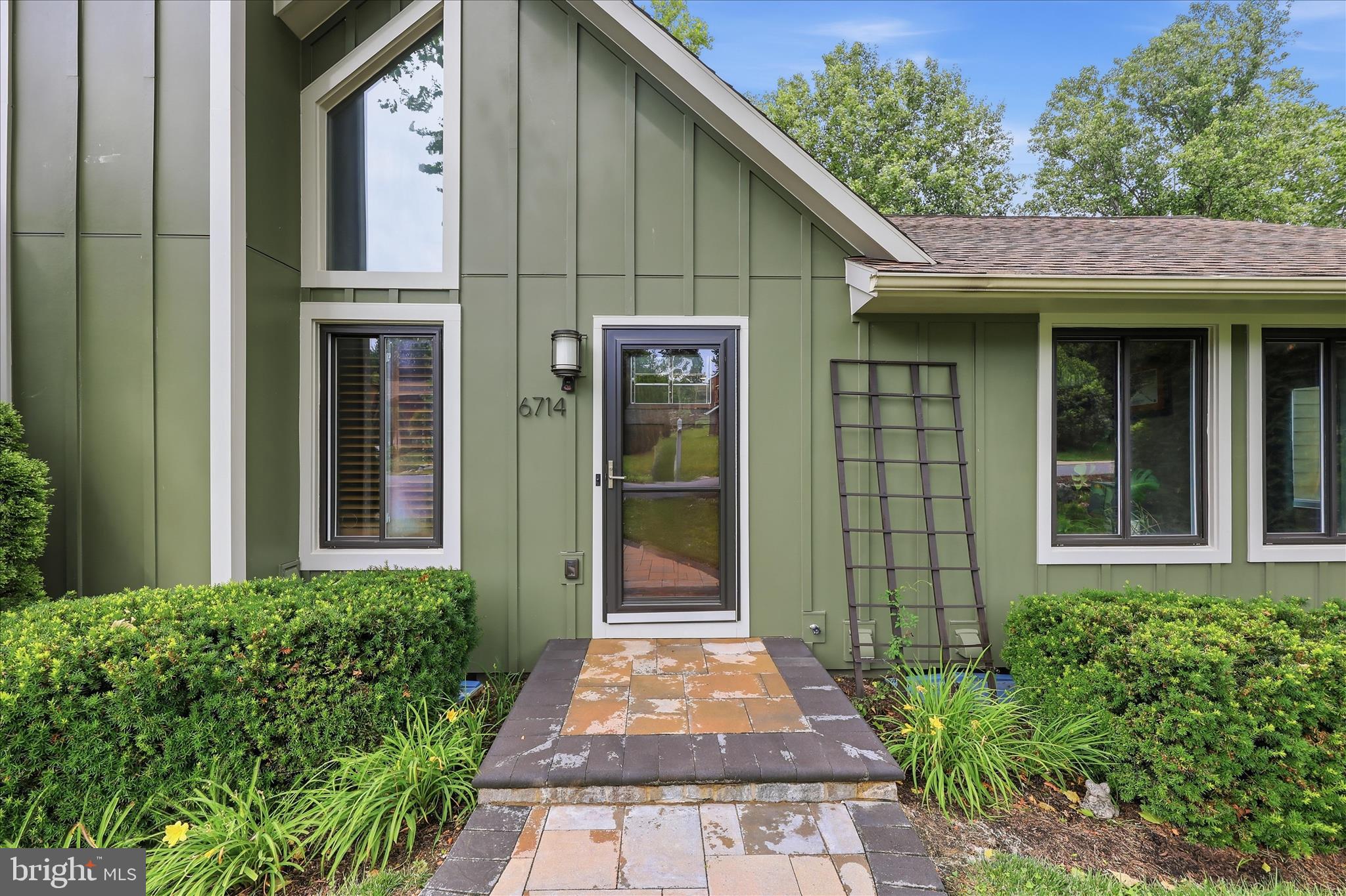 6714 MEADOWLAWN CIRCLE