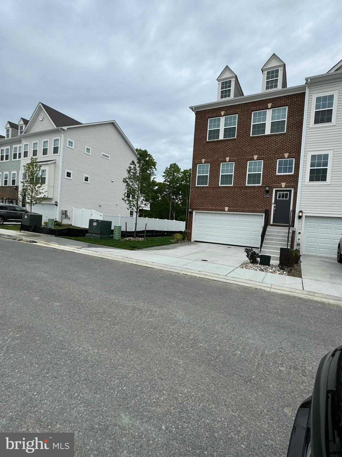 THE WOODS AT MYRTLE POINT - Residential Lease