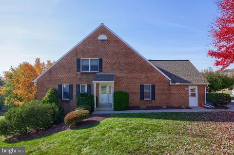 Photo of 451 Hillside Drive, MOUNTVILLE, PA 17554 (MLS # PALA2059432)