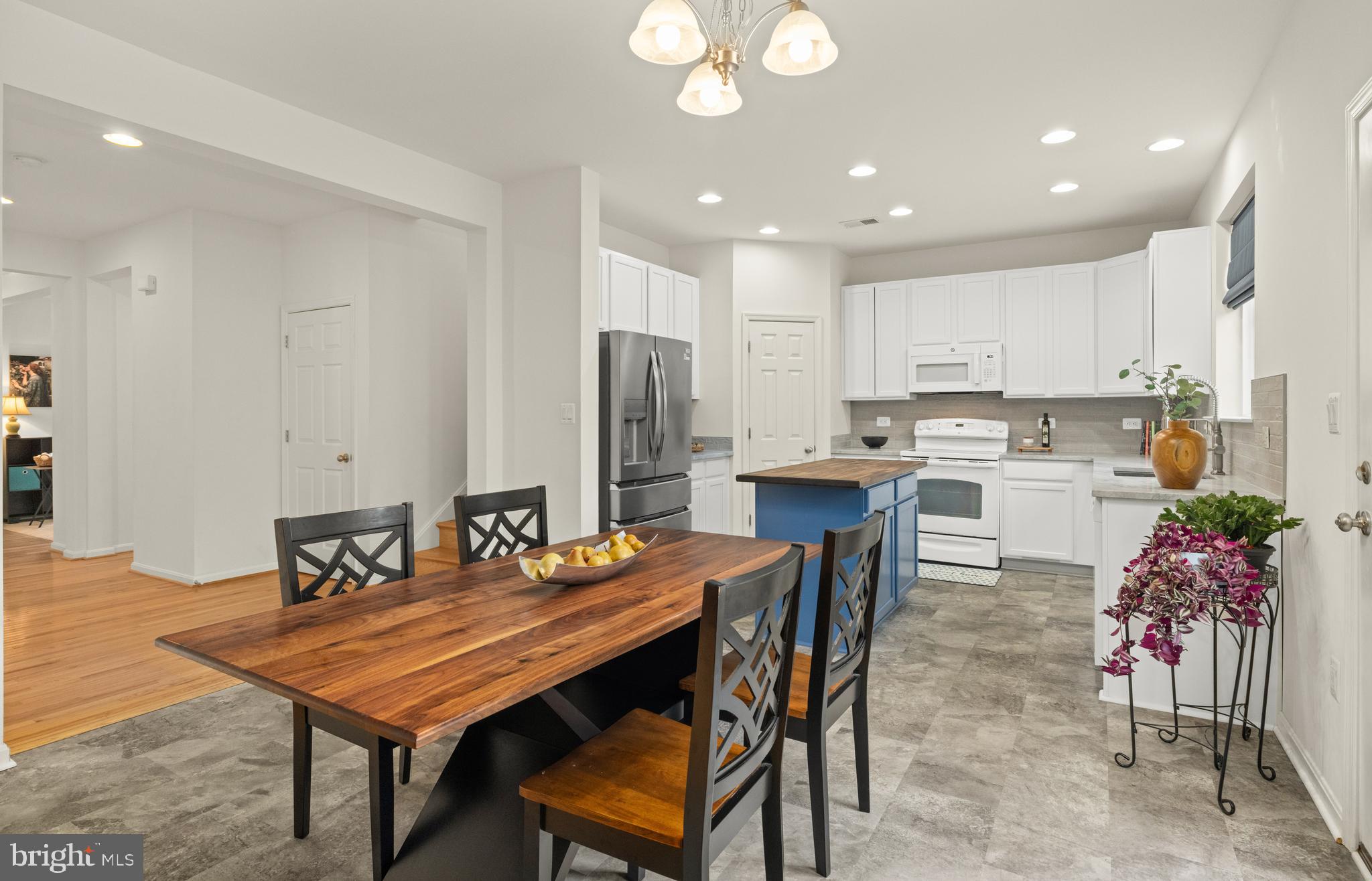 ROLLING HILLS ESTATES - Residential