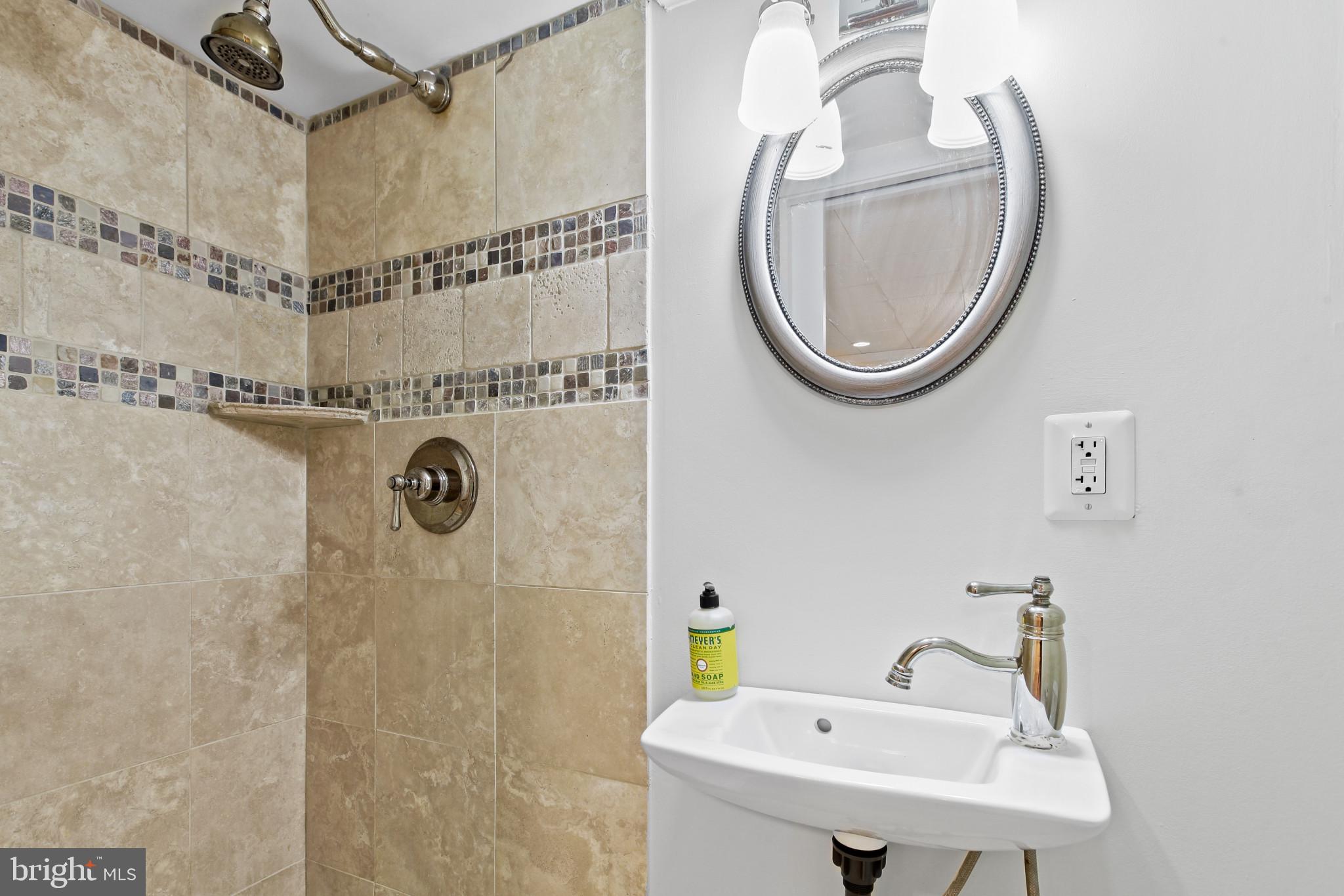 HIGHLANDTOWN - Residential