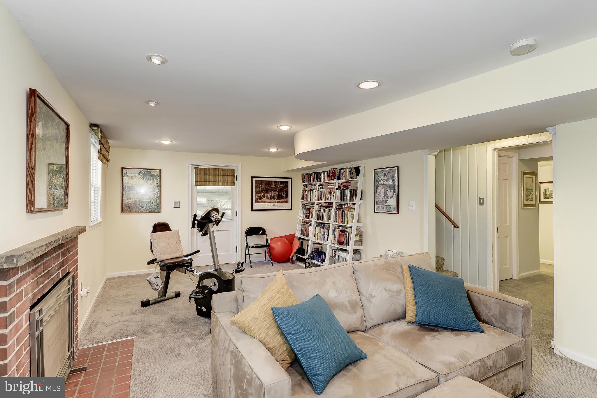 LOCUST HILL ESTATES - Residential