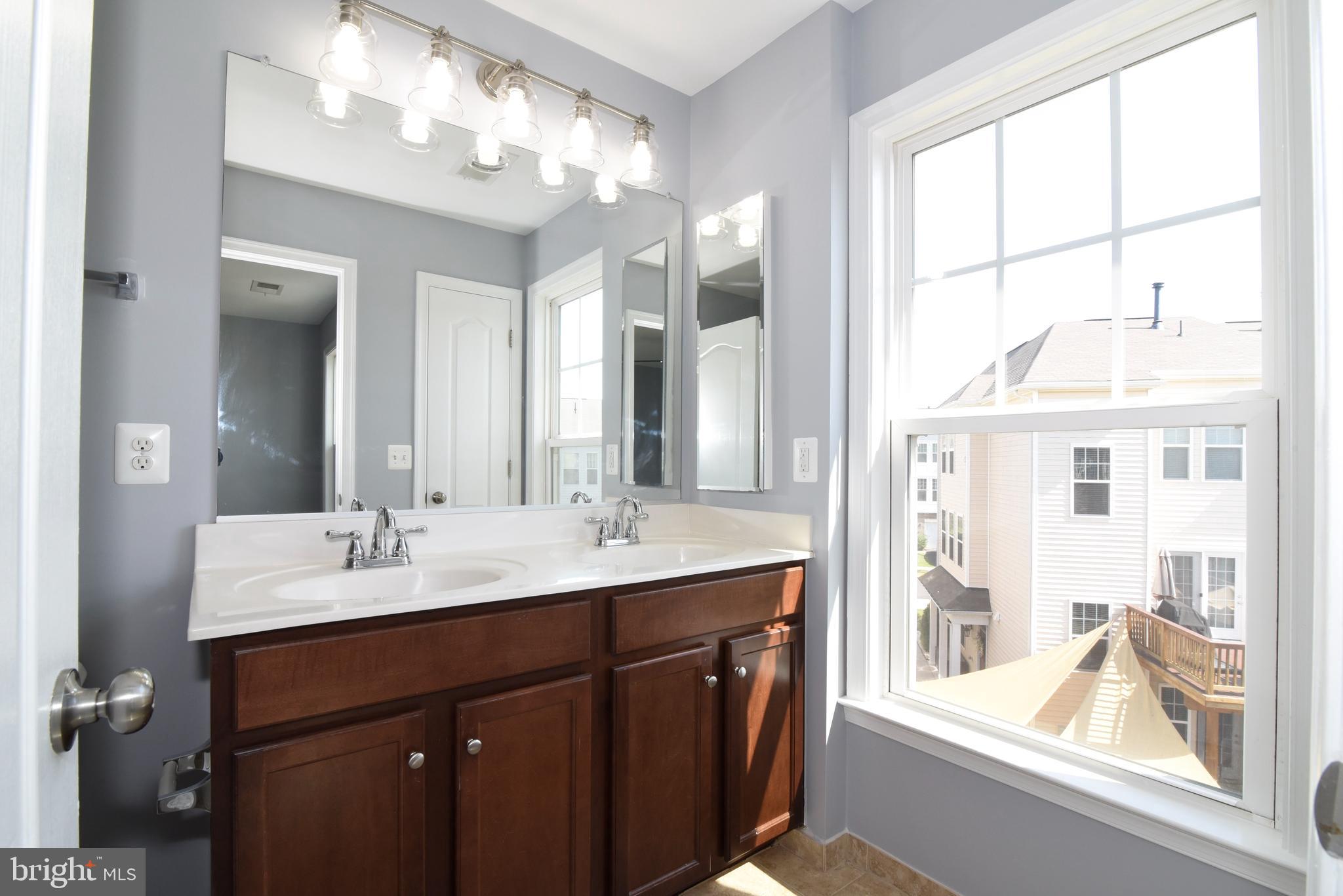 BROADLANDS - Residential