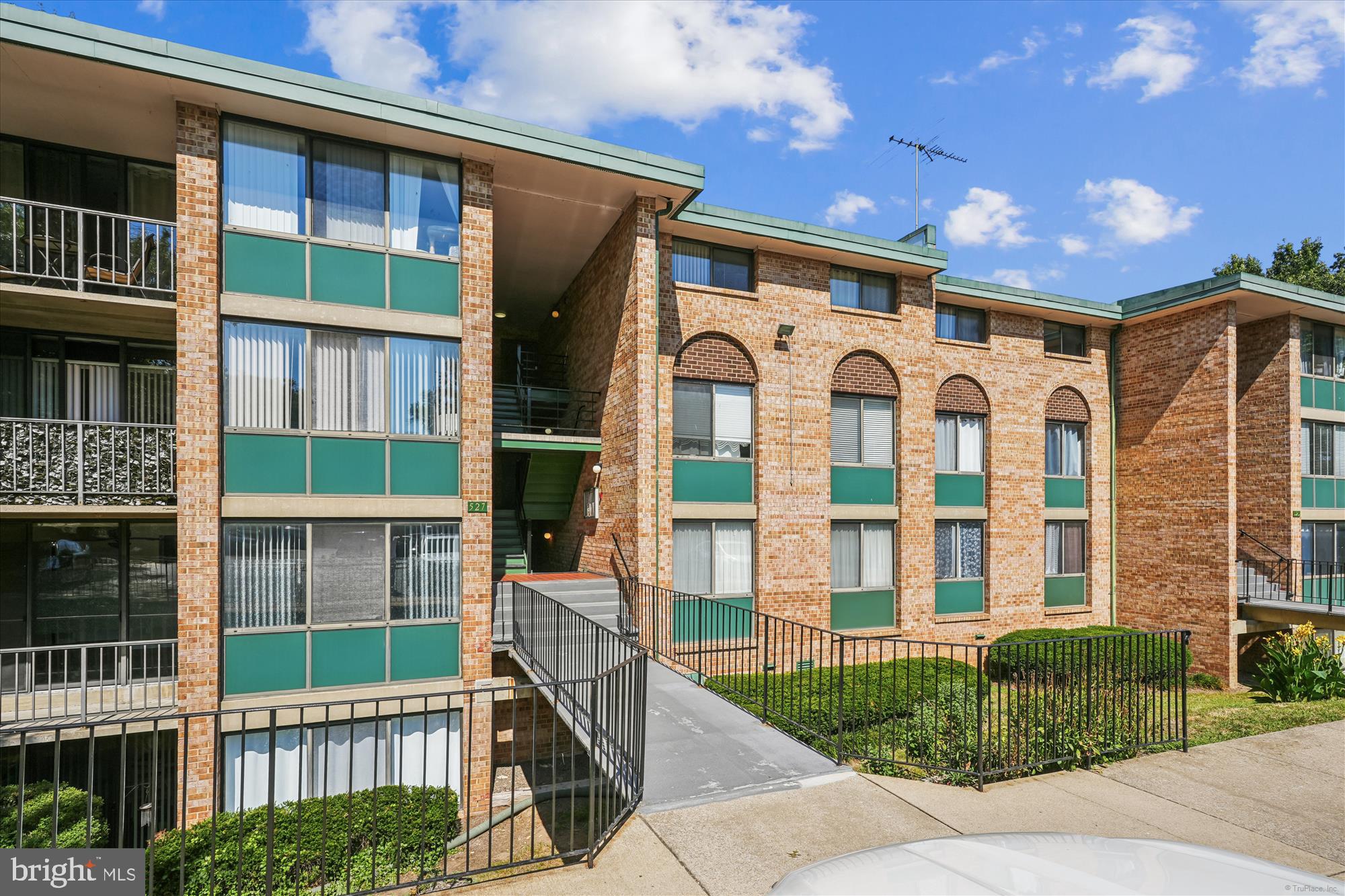 527 N ARMISTEAD STREET T3
