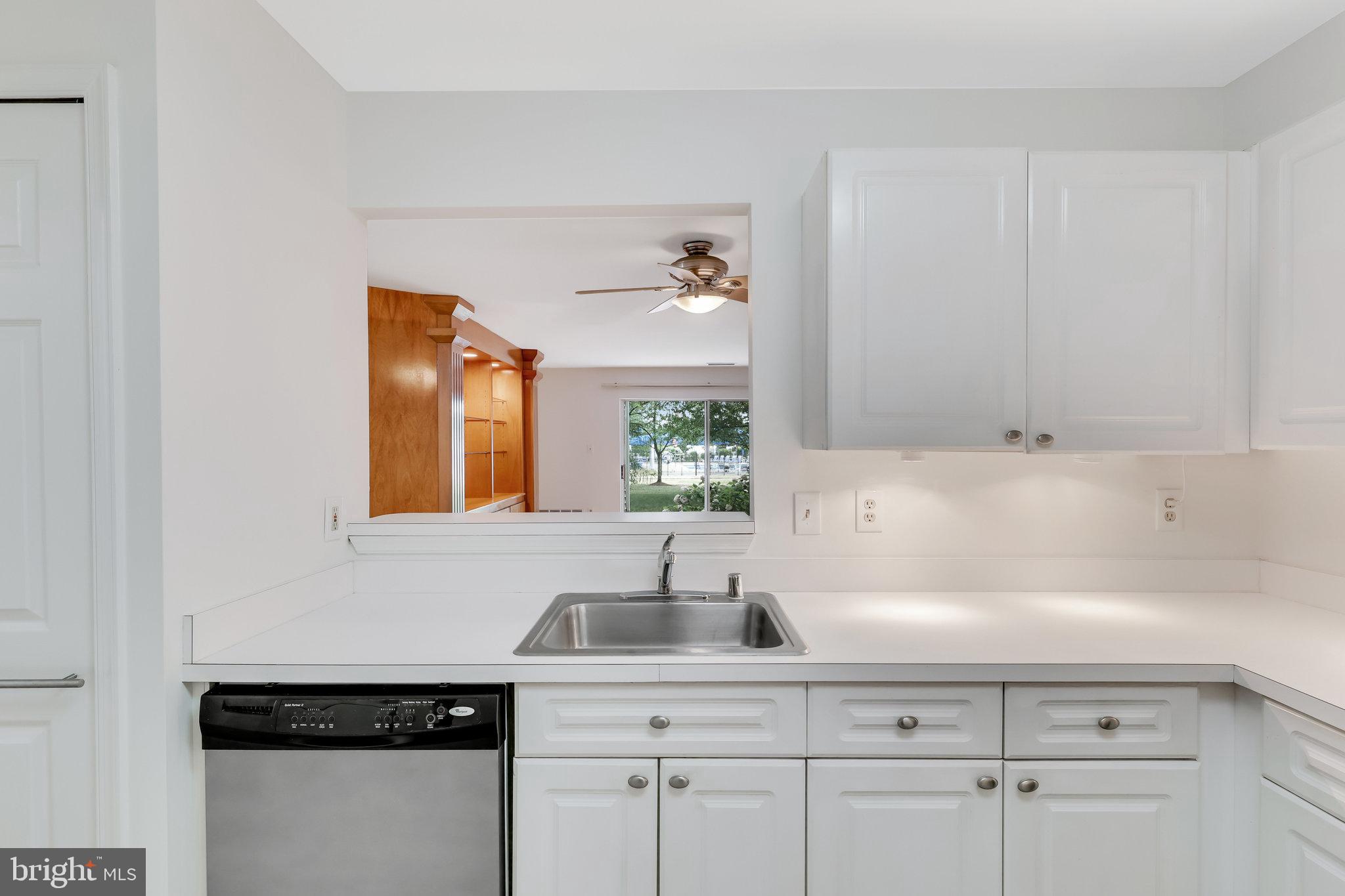 LAKESHORE CONDO - Residential