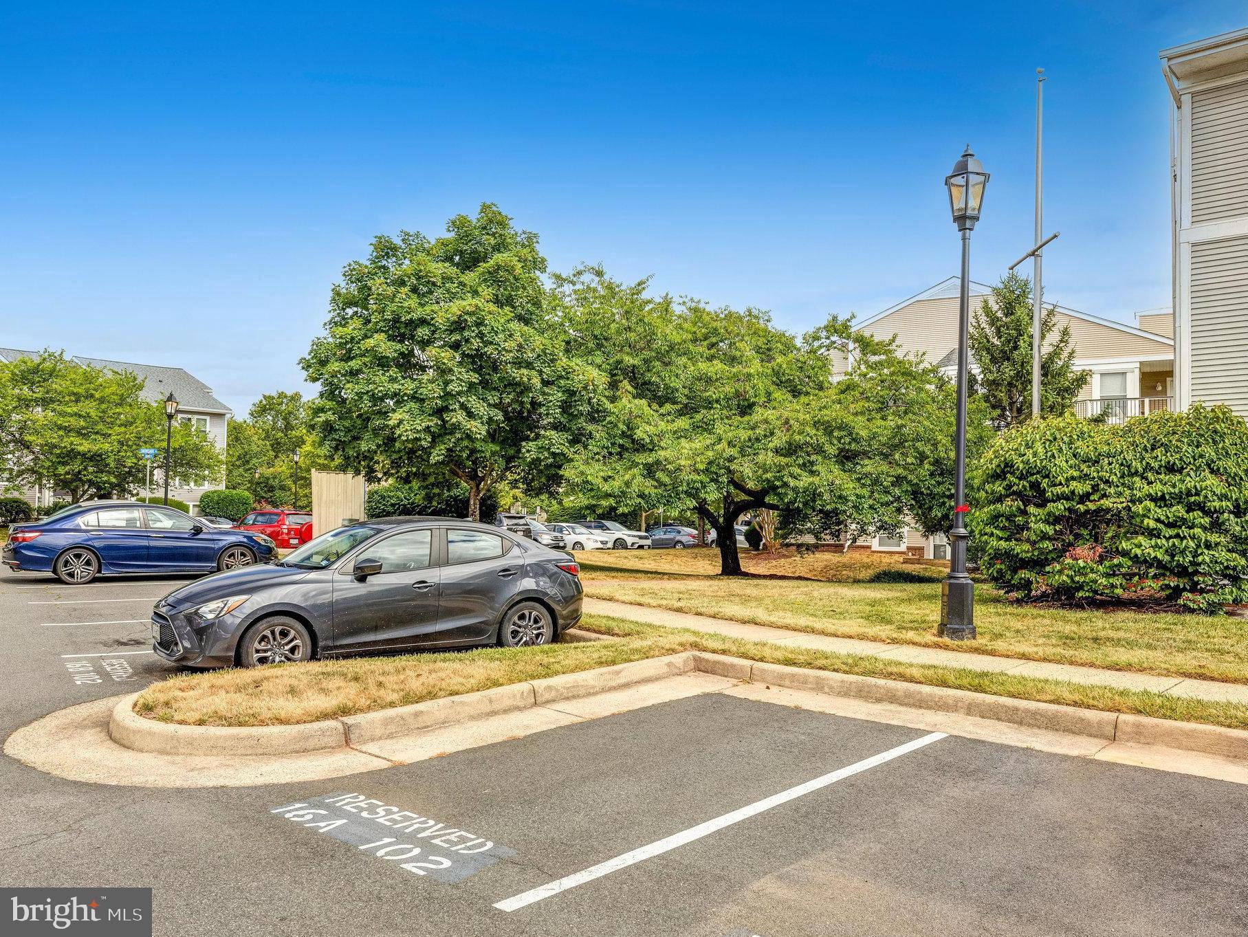 LAKESHORE CONDO - Residential