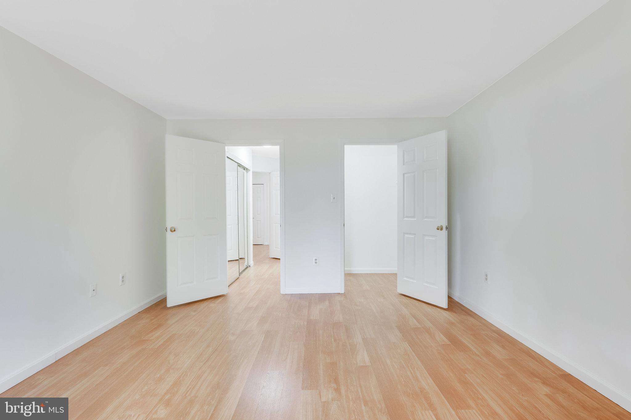 LAKESHORE CONDO - Residential