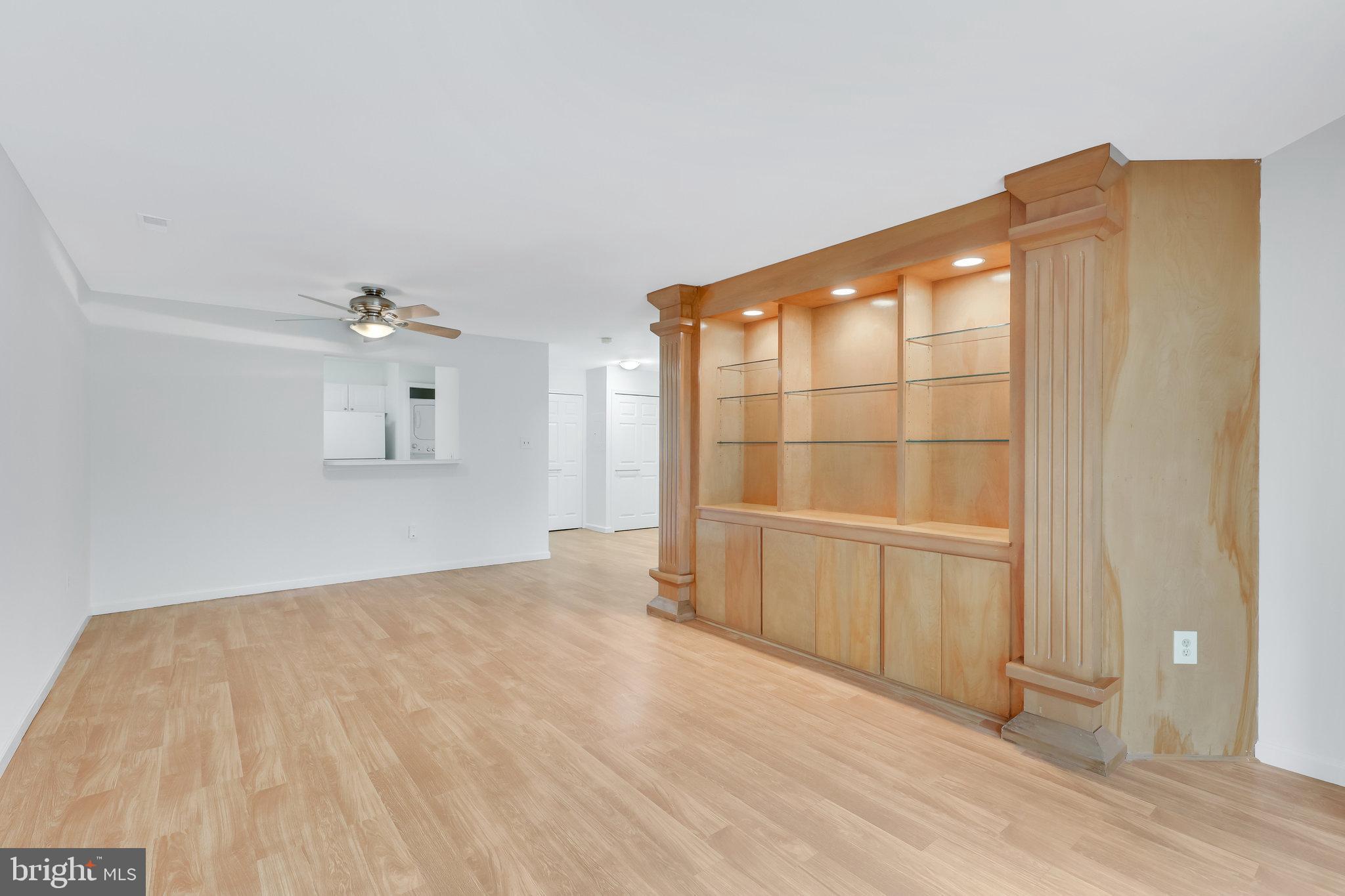 LAKESHORE CONDO - Residential