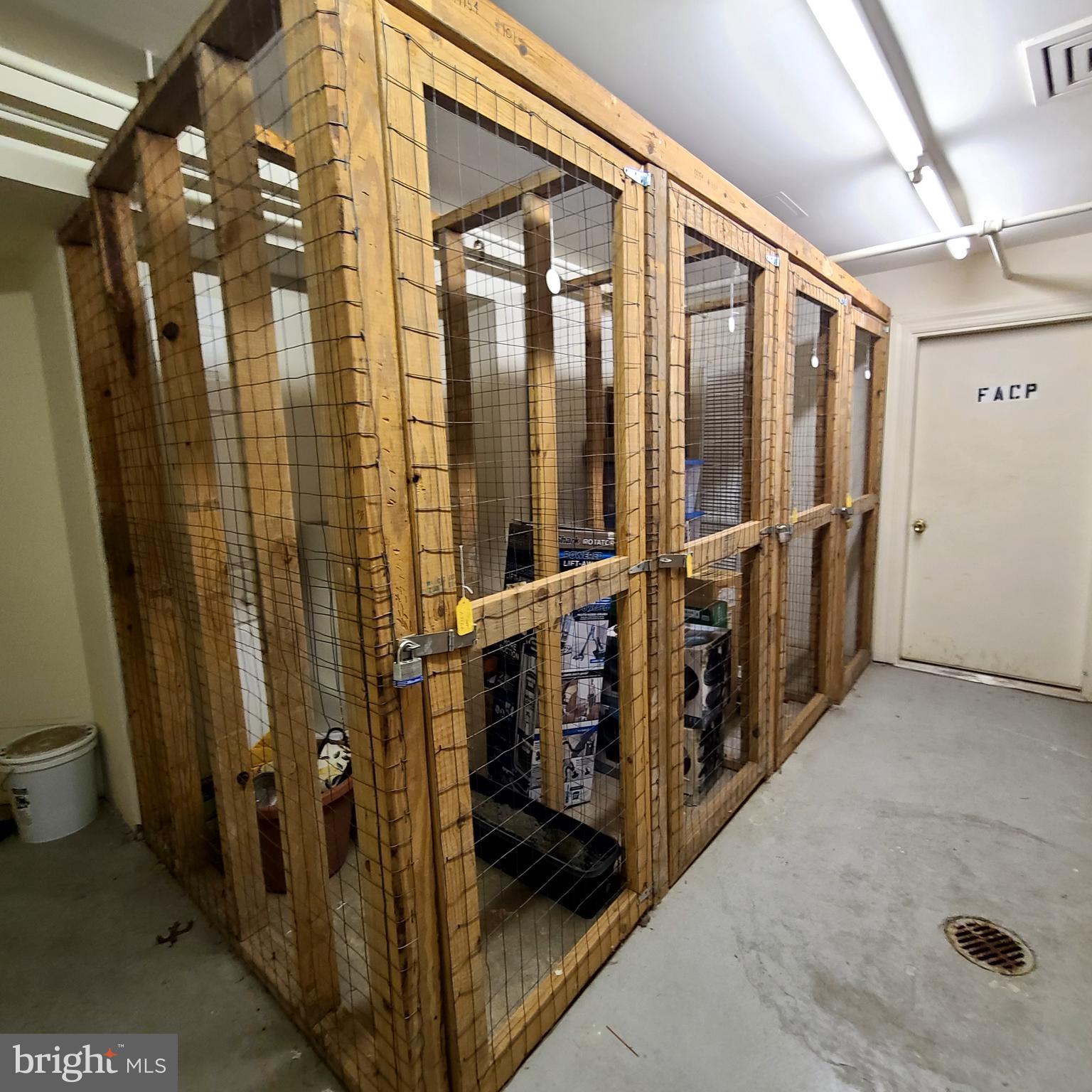 LAKESHORE CONDO - Residential