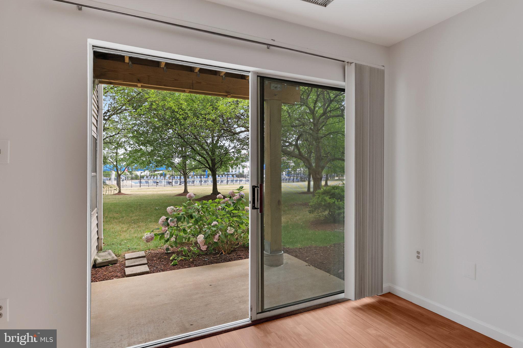 LAKESHORE CONDO - Residential