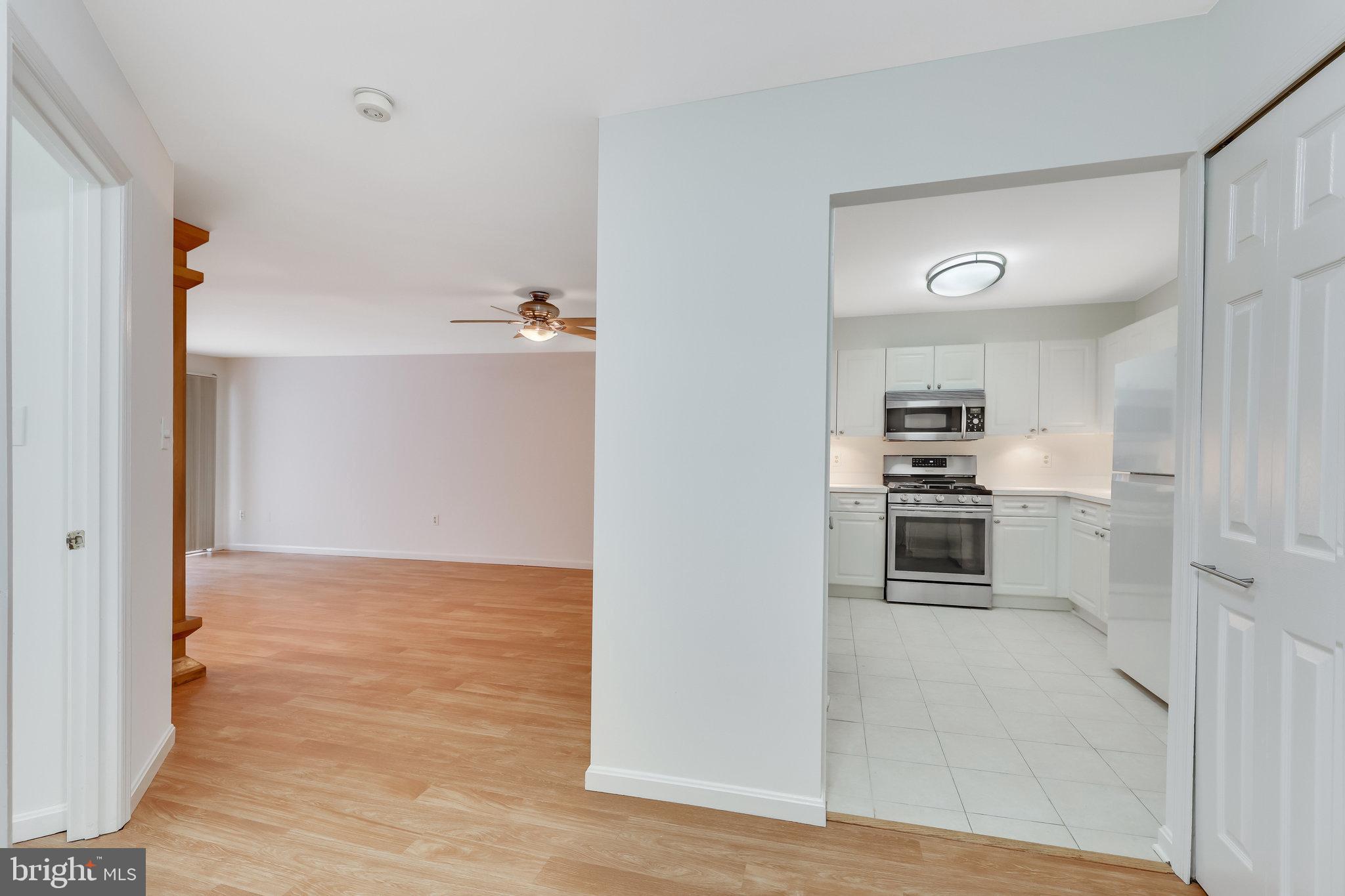 LAKESHORE CONDO - Residential