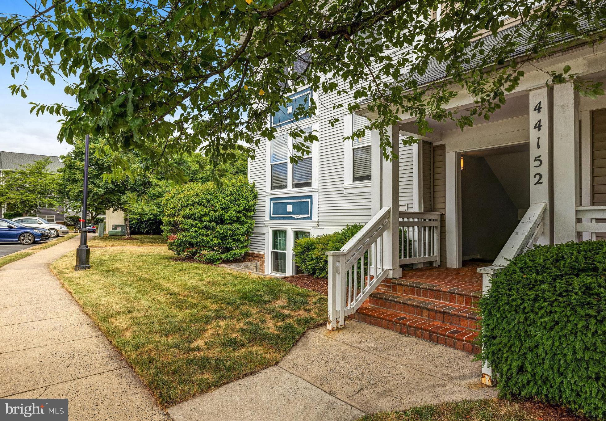 LAKESHORE CONDO - Residential