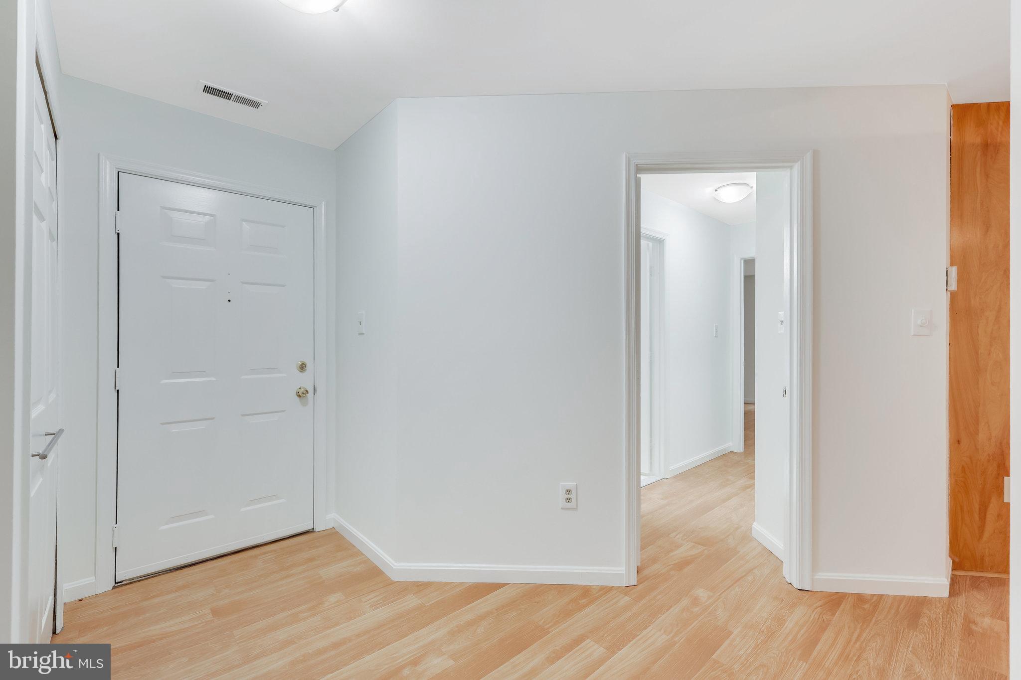 LAKESHORE CONDO - Residential