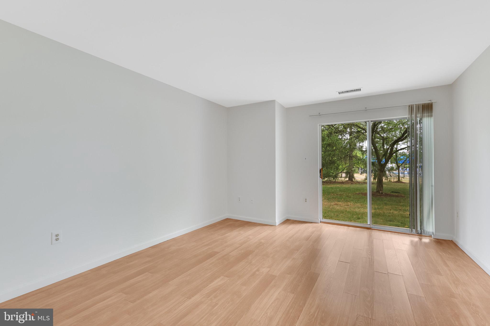 LAKESHORE CONDO - Residential