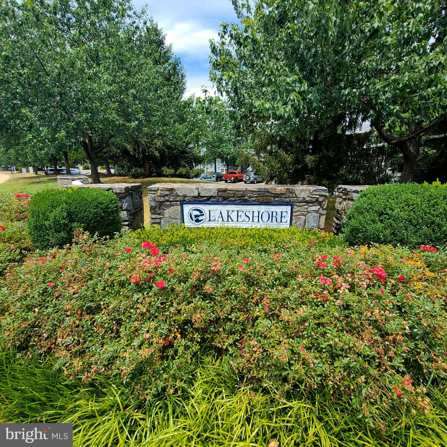 LAKESHORE CONDO - Residential