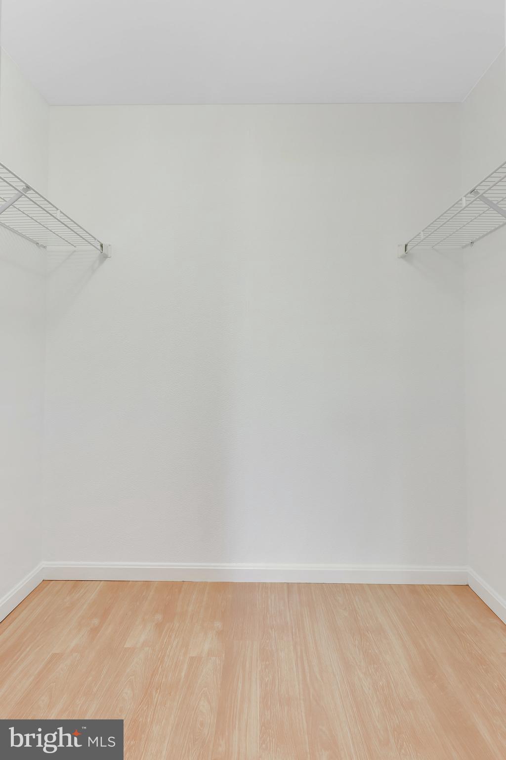 LAKESHORE CONDO - Residential