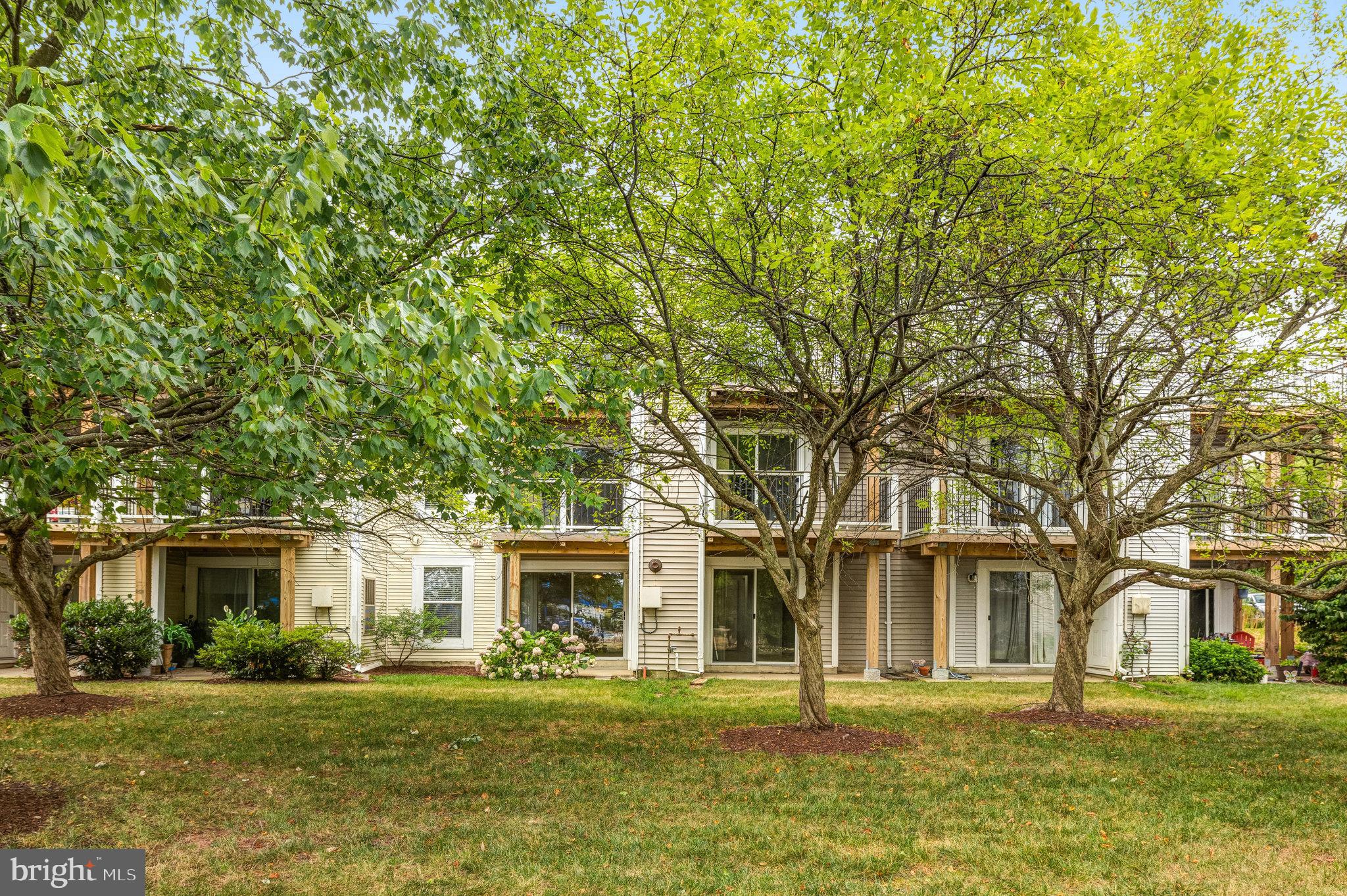 LAKESHORE CONDO - Residential