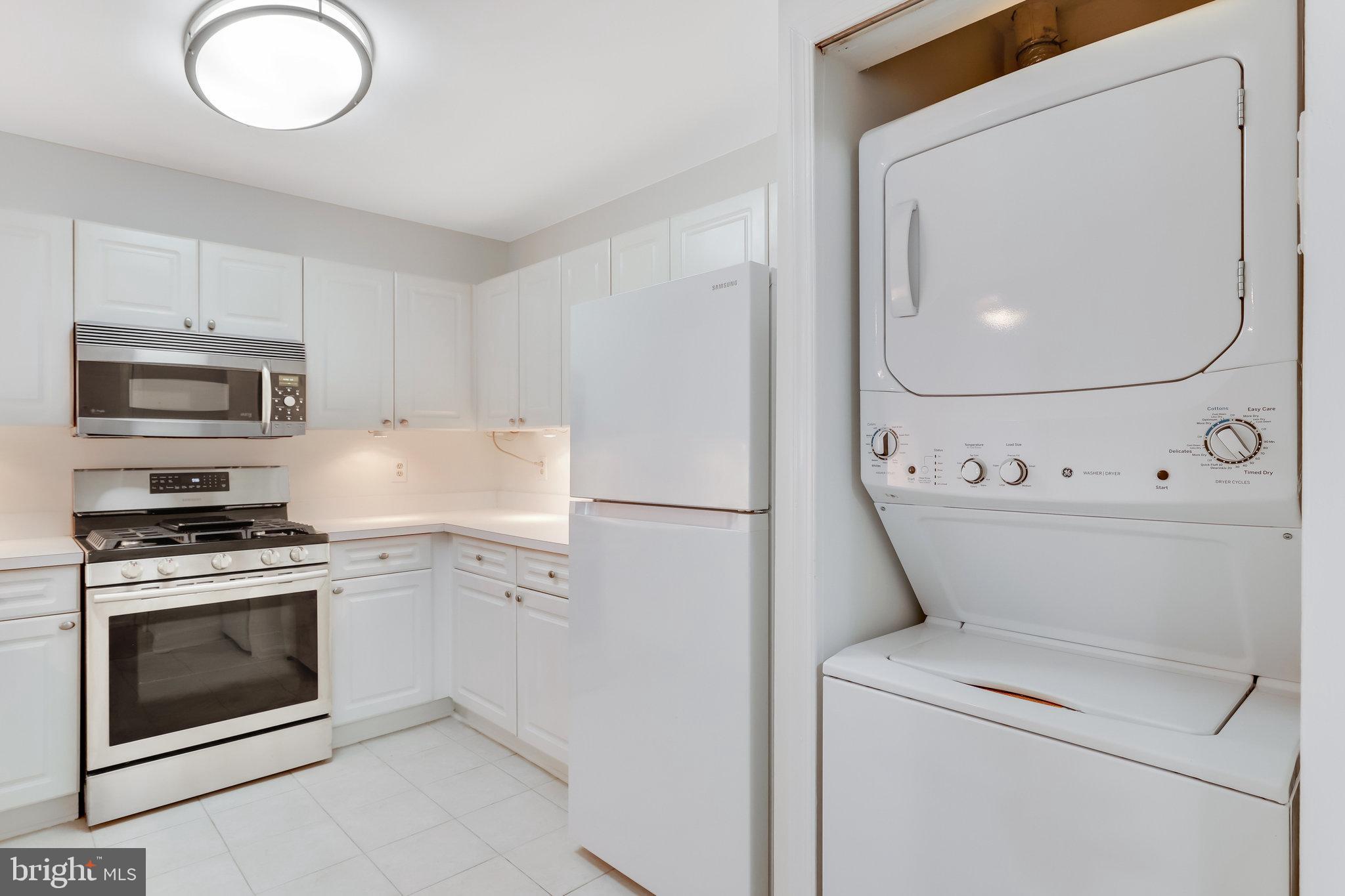 LAKESHORE CONDO - Residential