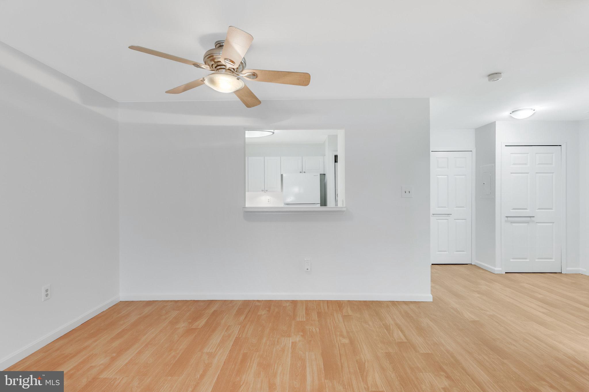 LAKESHORE CONDO - Residential