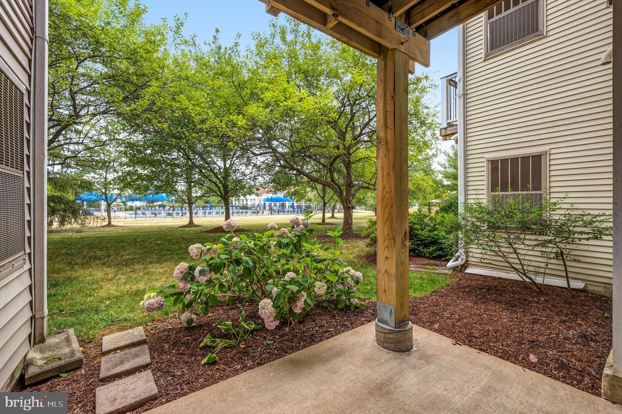 LAKESHORE CONDO - Residential