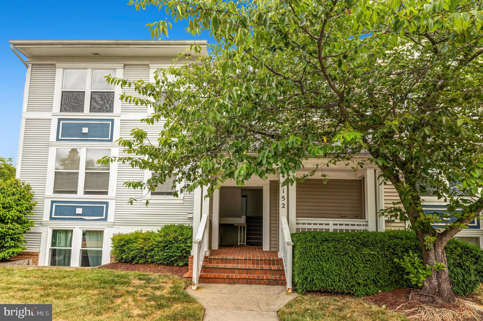 LAKESHORE CONDO - Residential