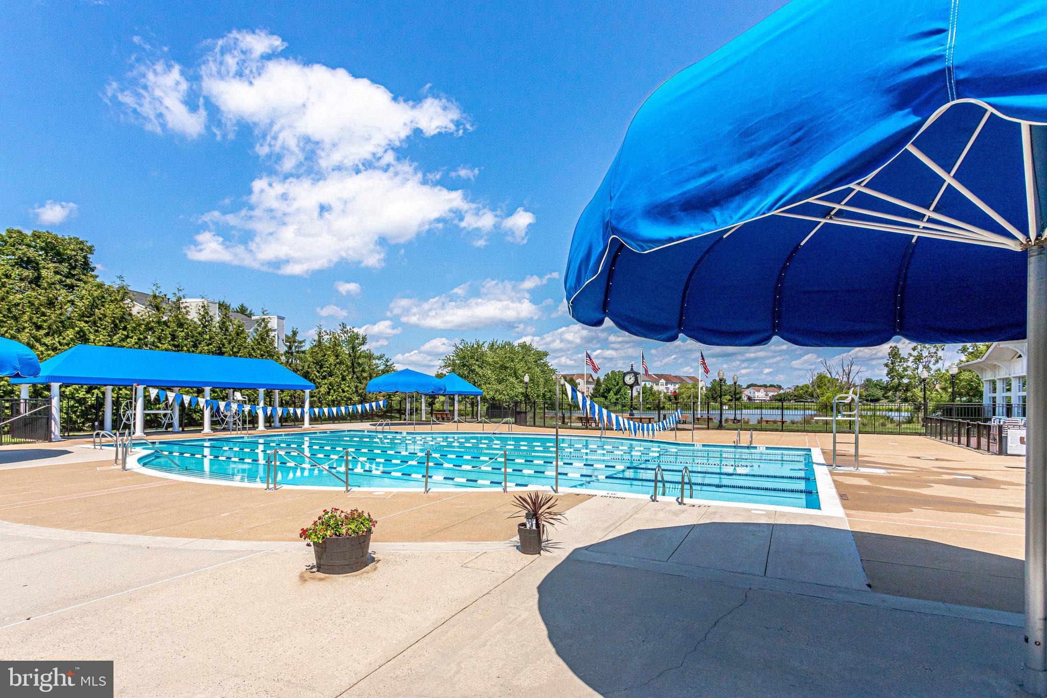 LAKESHORE CONDO - Residential