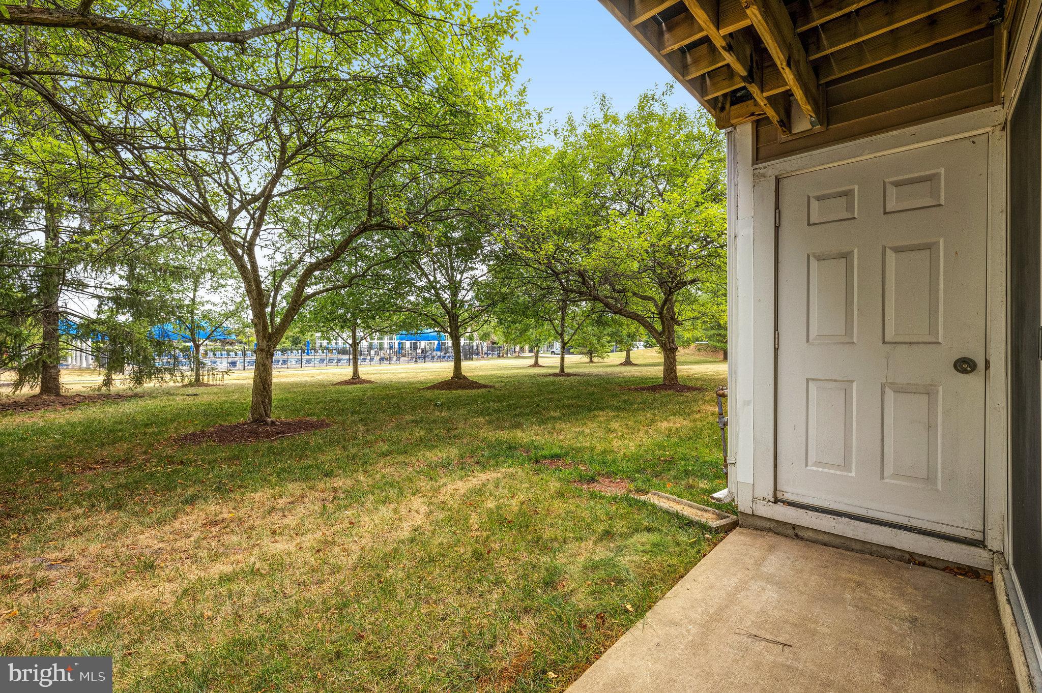 LAKESHORE CONDO - Residential