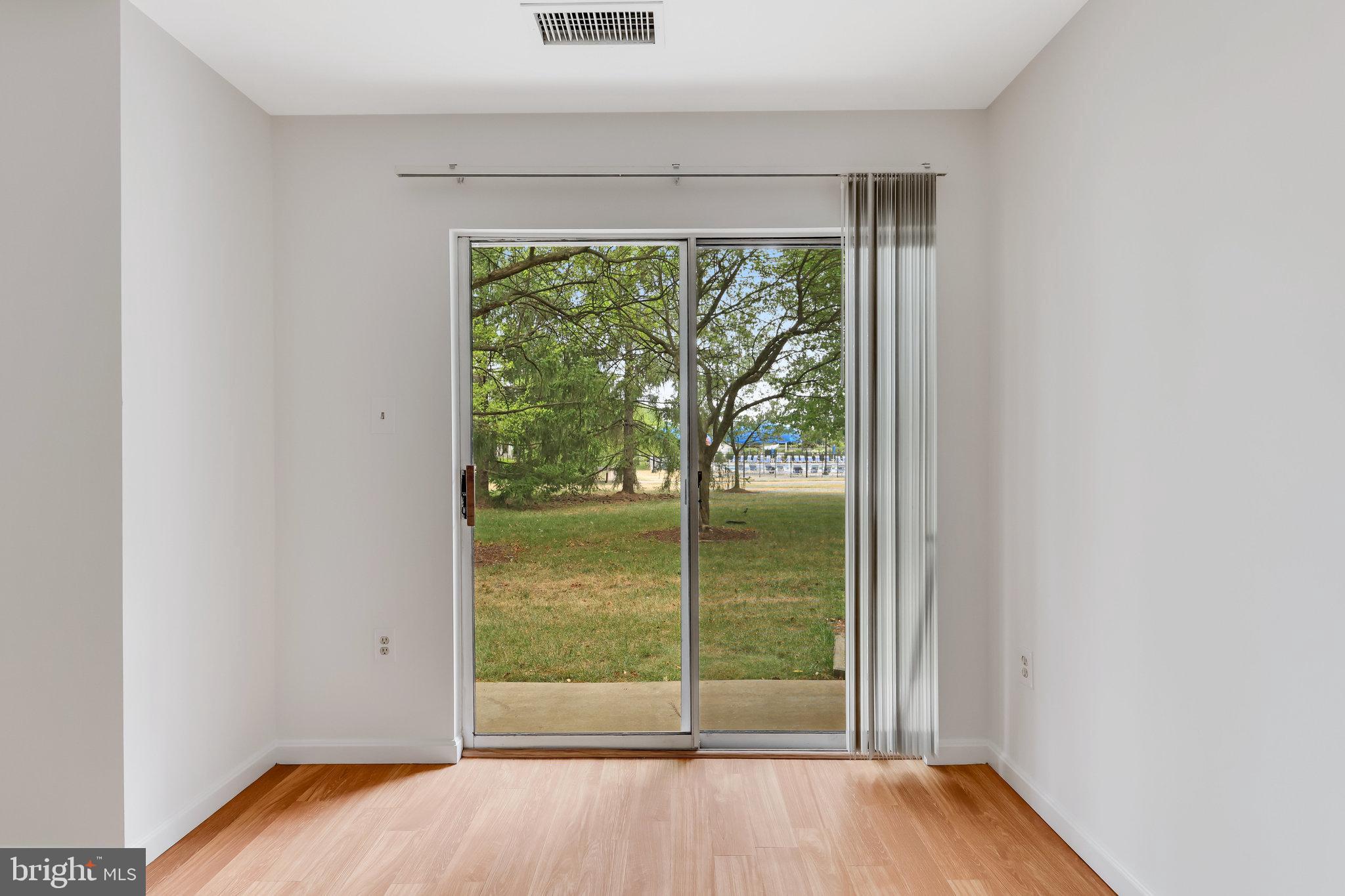 LAKESHORE CONDO - Residential