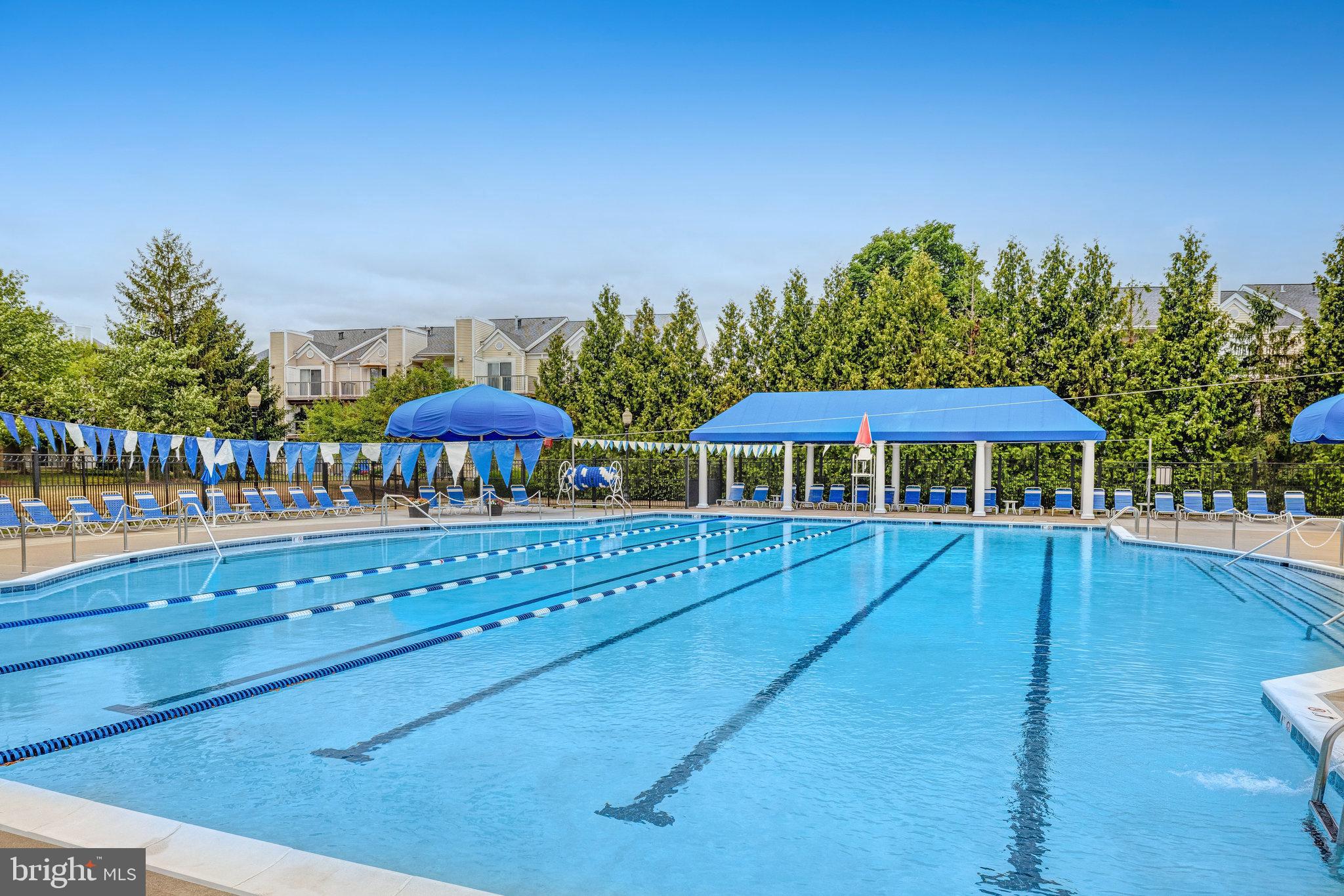 LAKESHORE CONDO - Residential