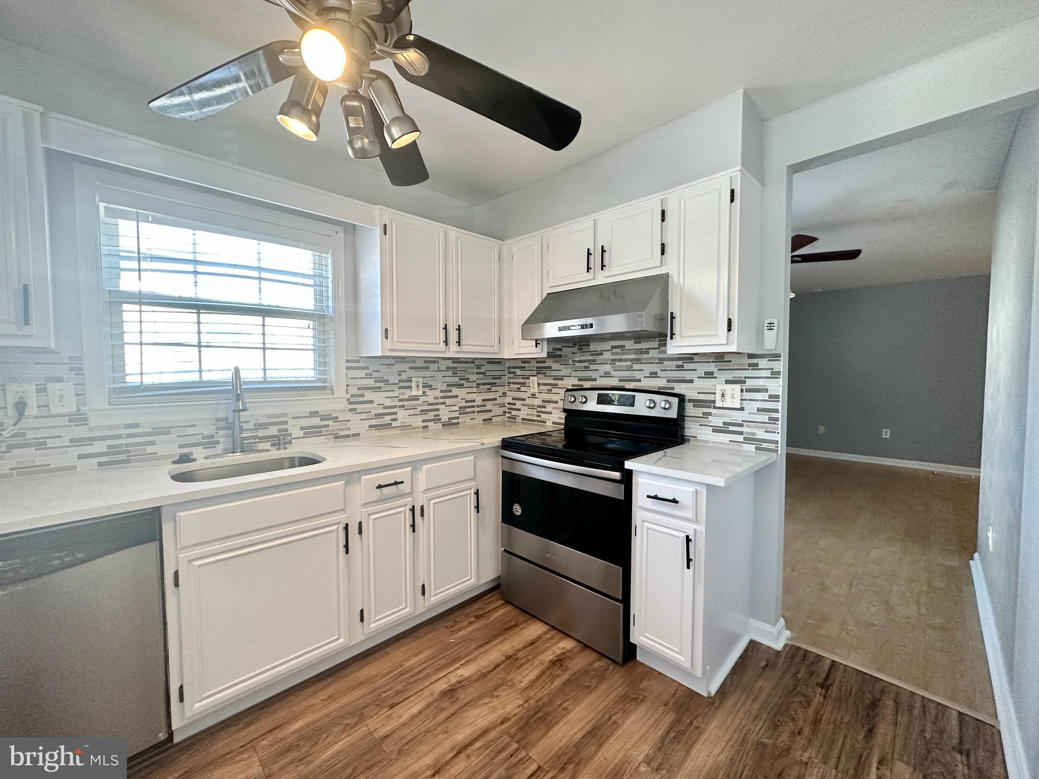 OUTING PARK - Residential Lease