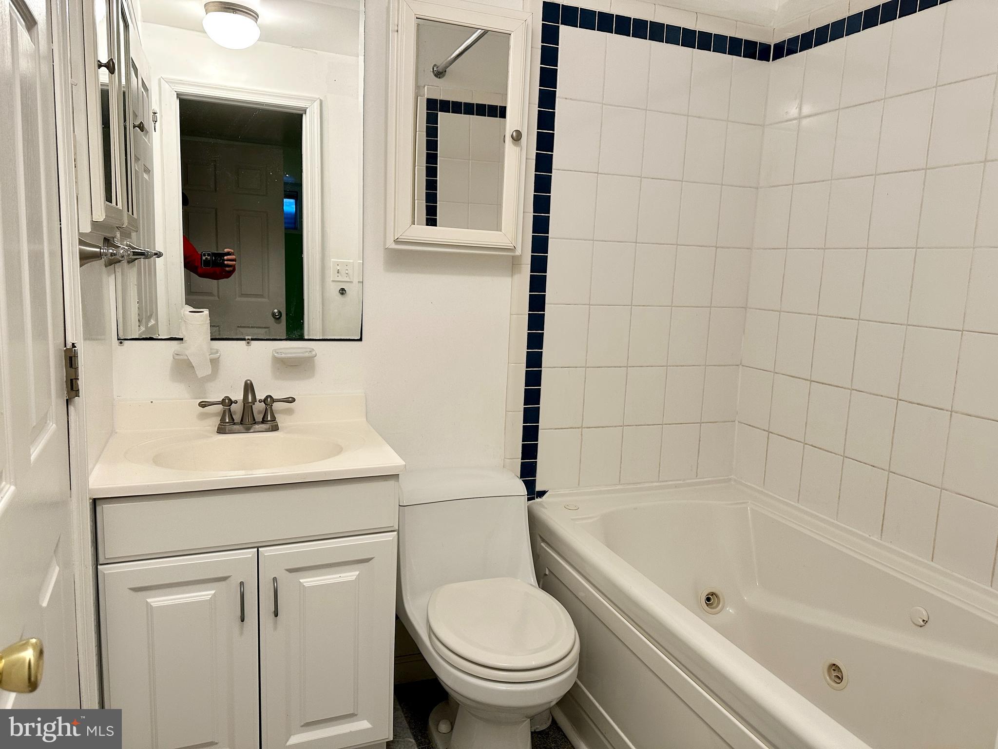 OUTING PARK - Residential Lease