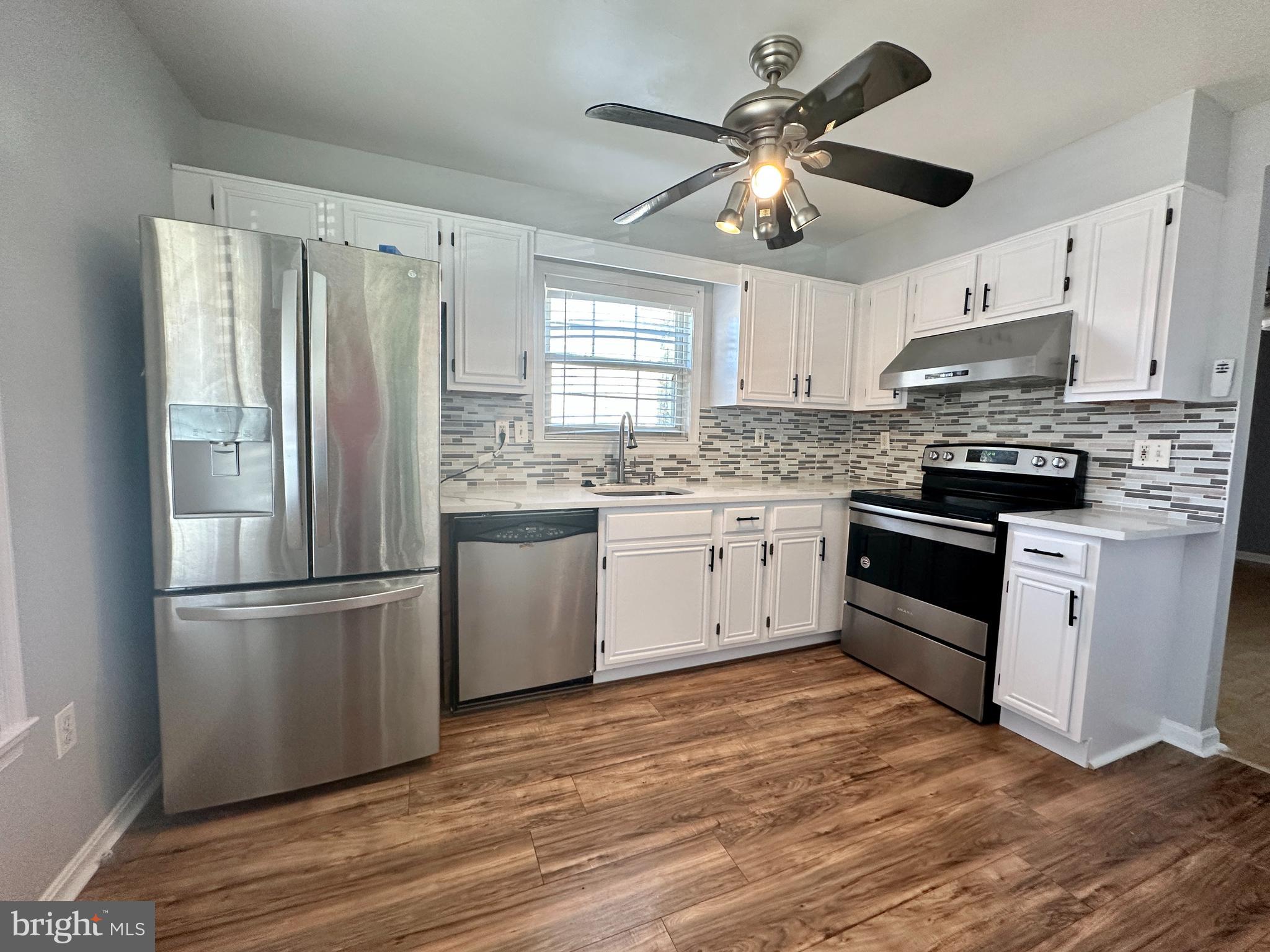 OUTING PARK - Residential Lease