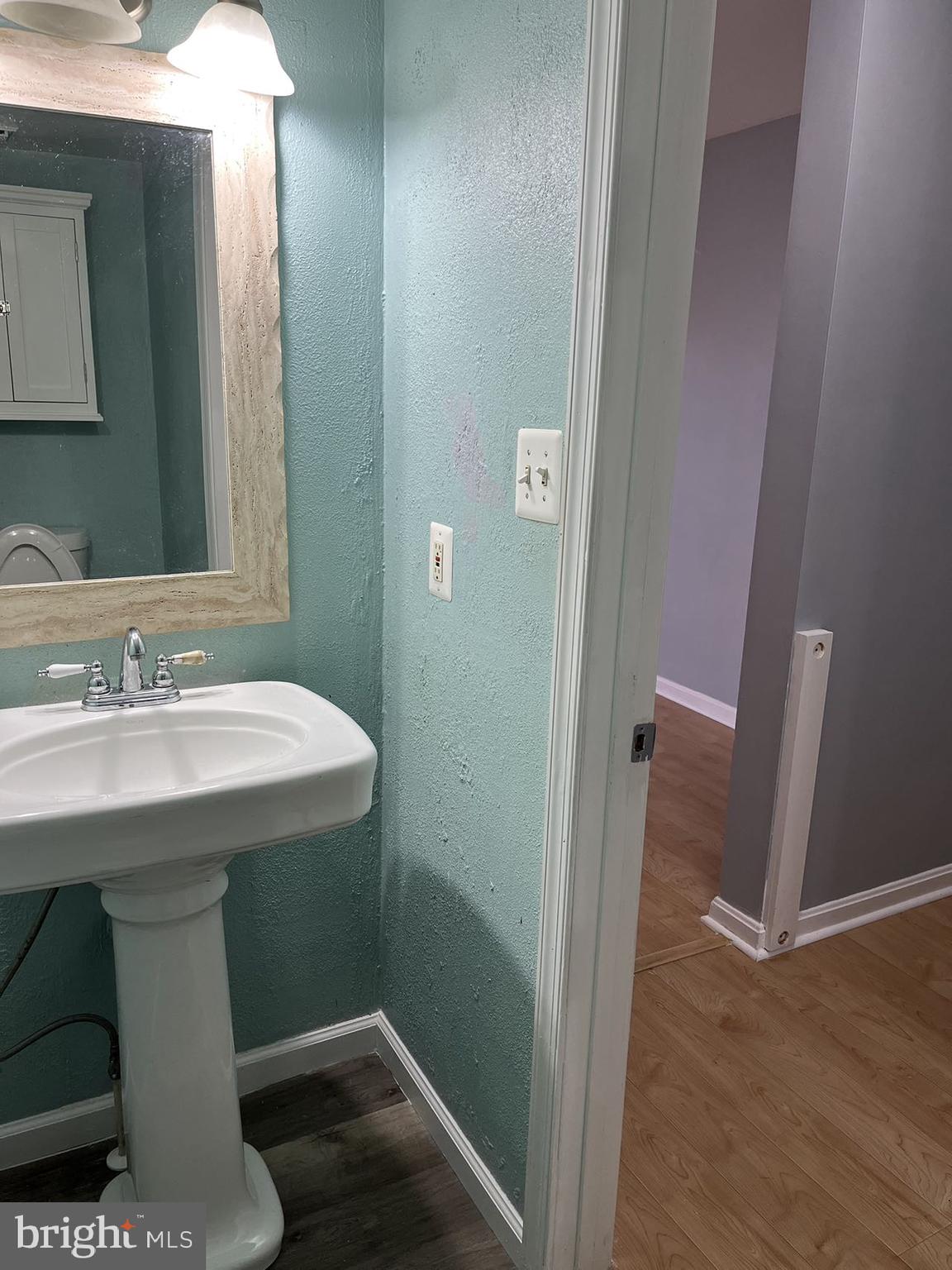 OUTING PARK - Residential Lease