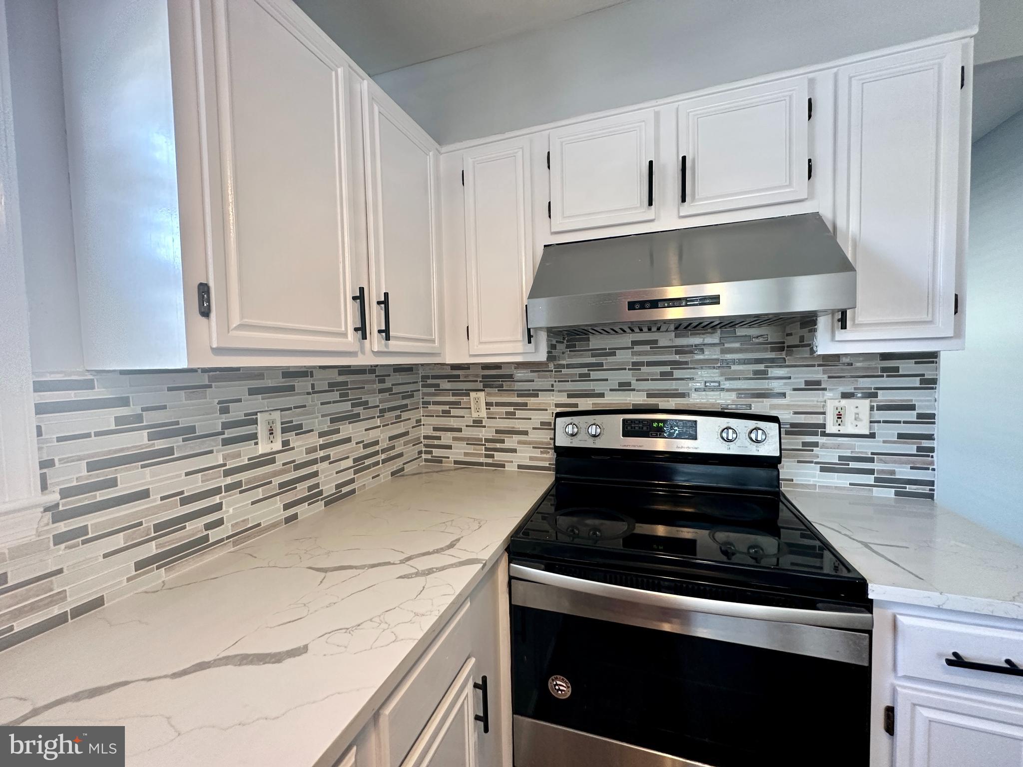 OUTING PARK - Residential Lease