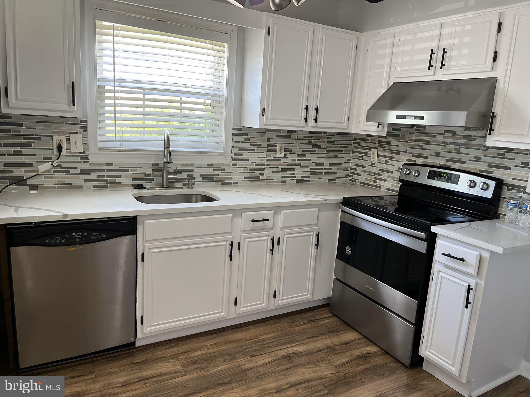 OUTING PARK - Residential Lease