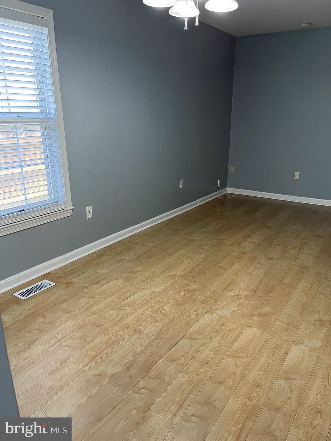 OUTING PARK - Residential Lease