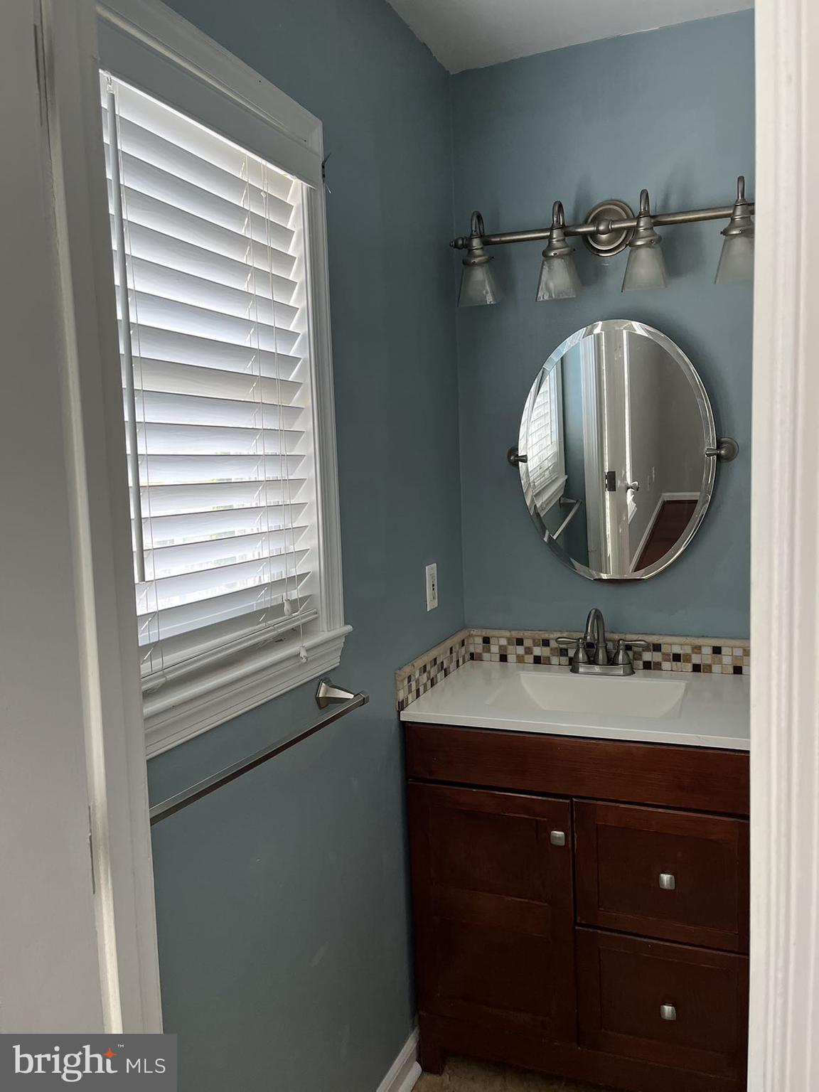 OUTING PARK - Residential Lease