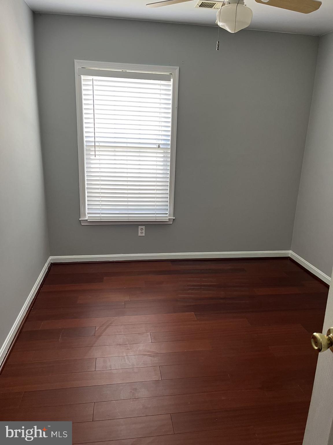 OUTING PARK - Residential Lease