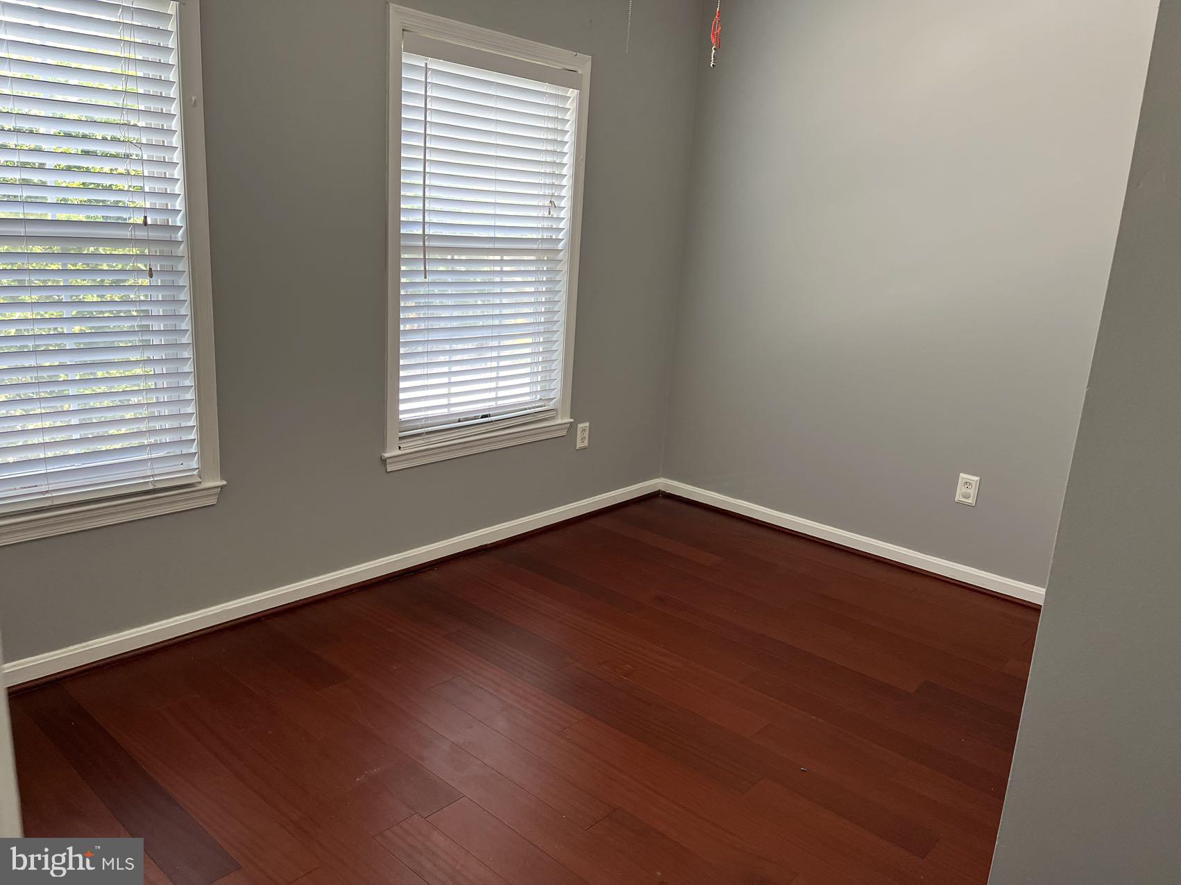 OUTING PARK - Residential Lease