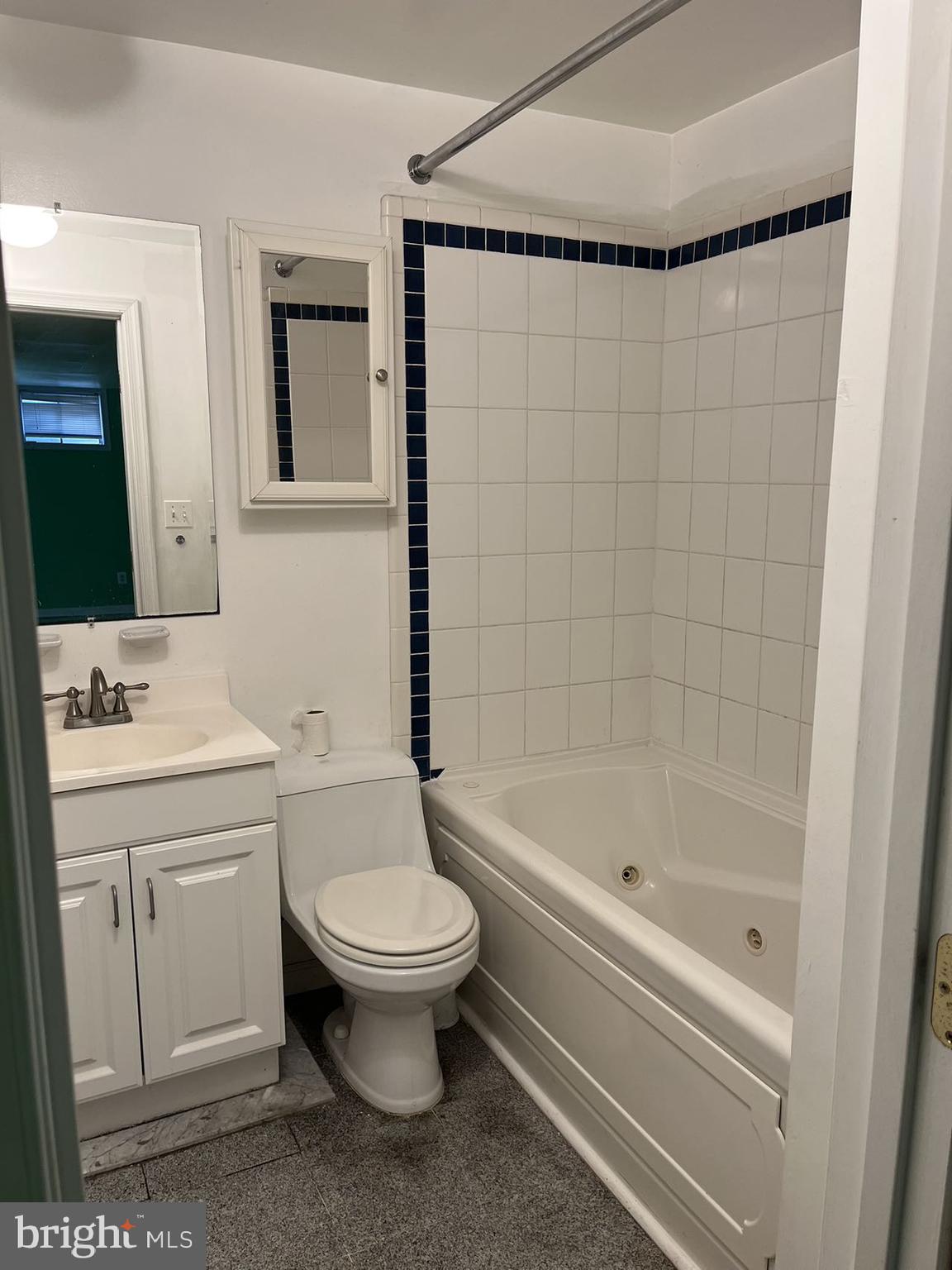 OUTING PARK - Residential Lease