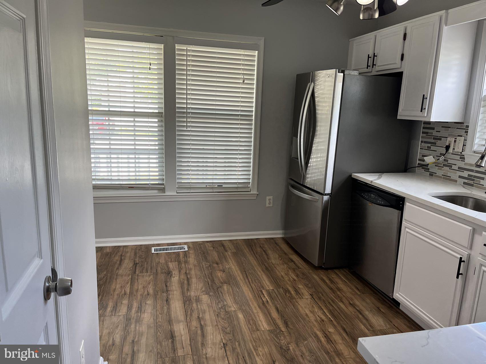 OUTING PARK - Residential Lease