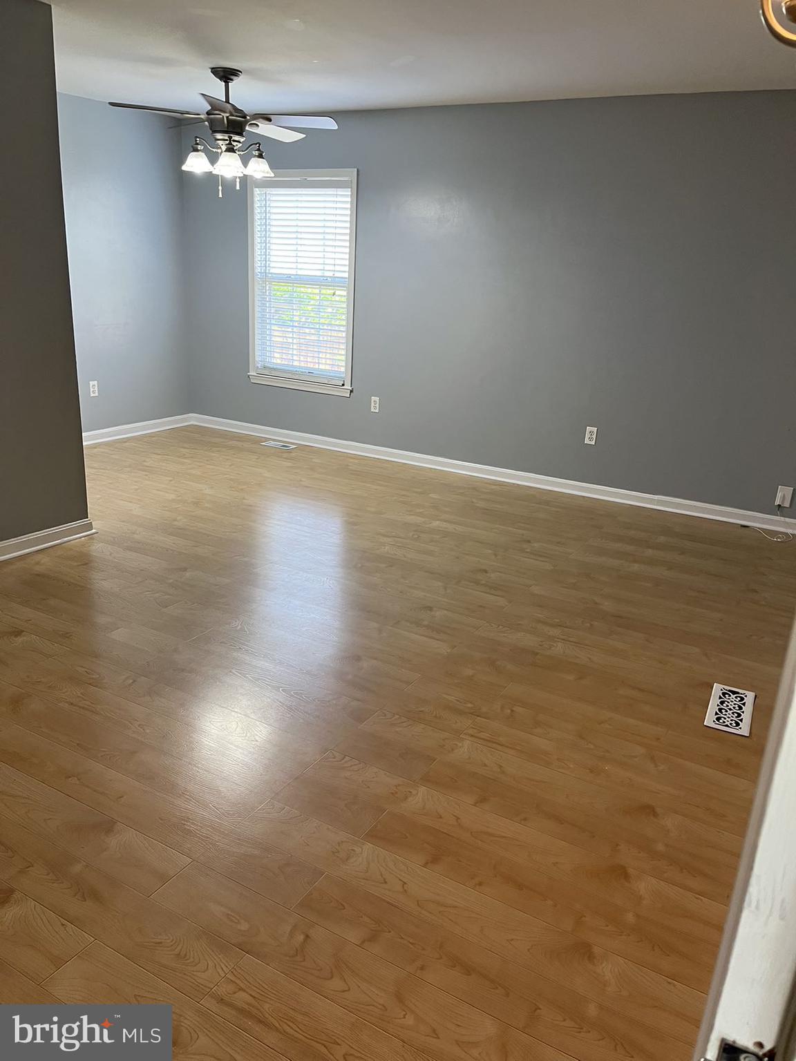 OUTING PARK - Residential Lease