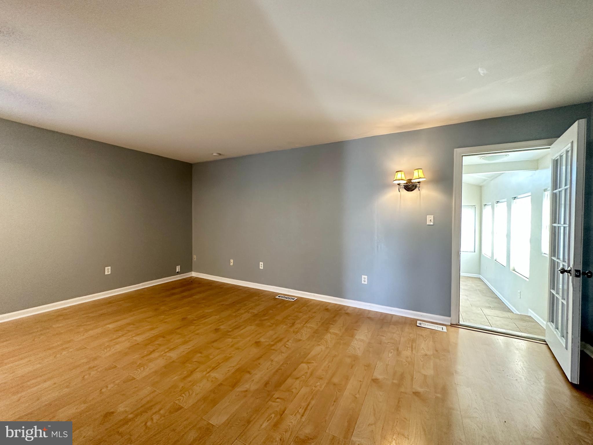 OUTING PARK - Residential Lease