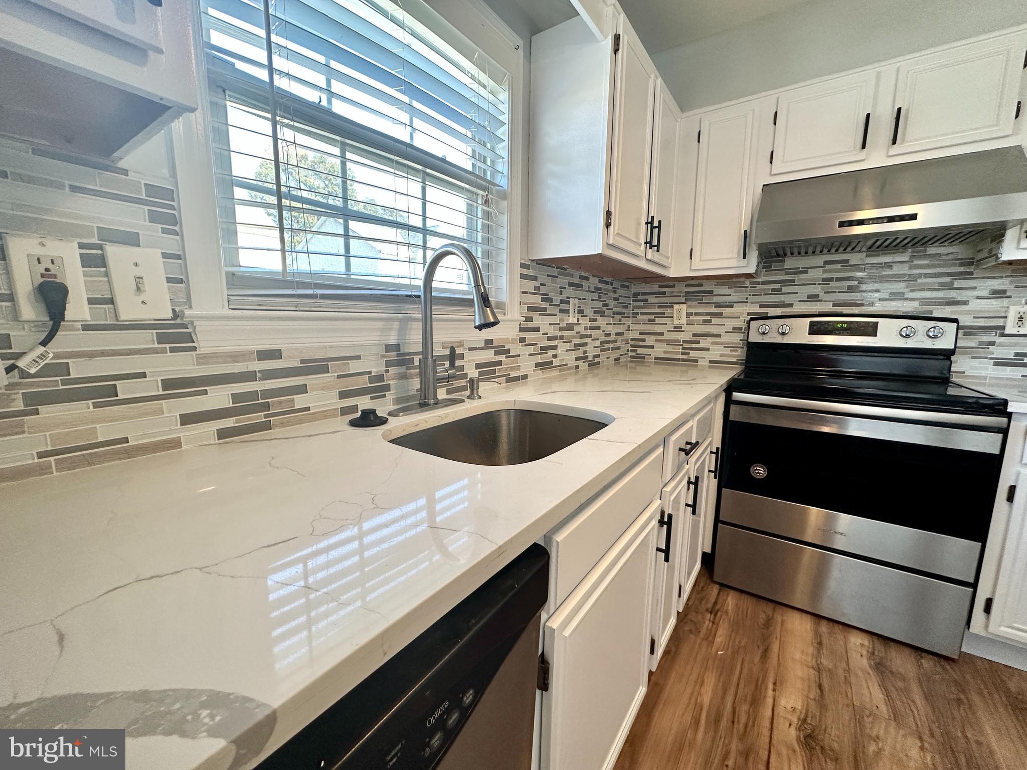 OUTING PARK - Residential Lease